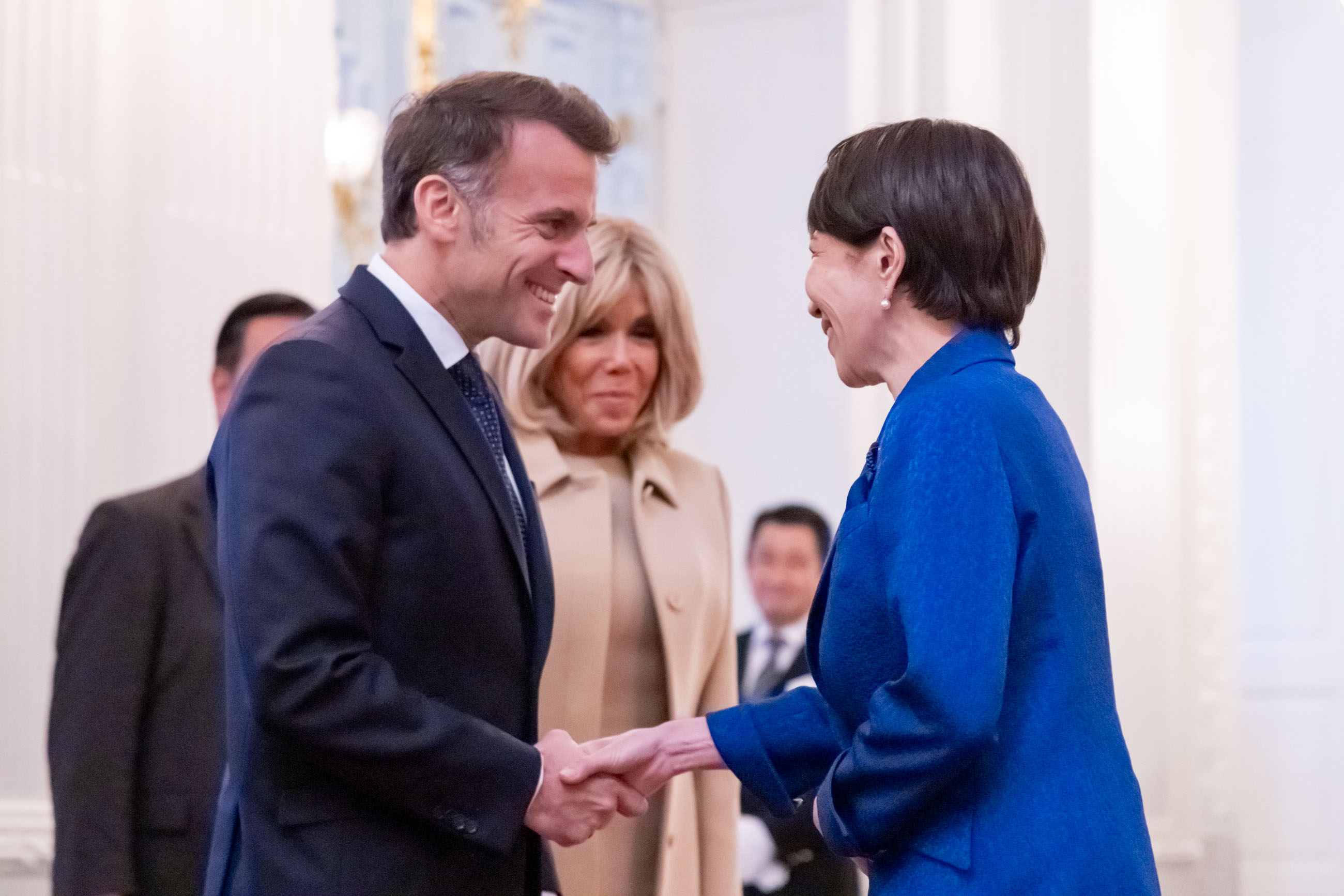 Prime Minister Takaichi welcoming President Macron and Mrs. Macron (2)