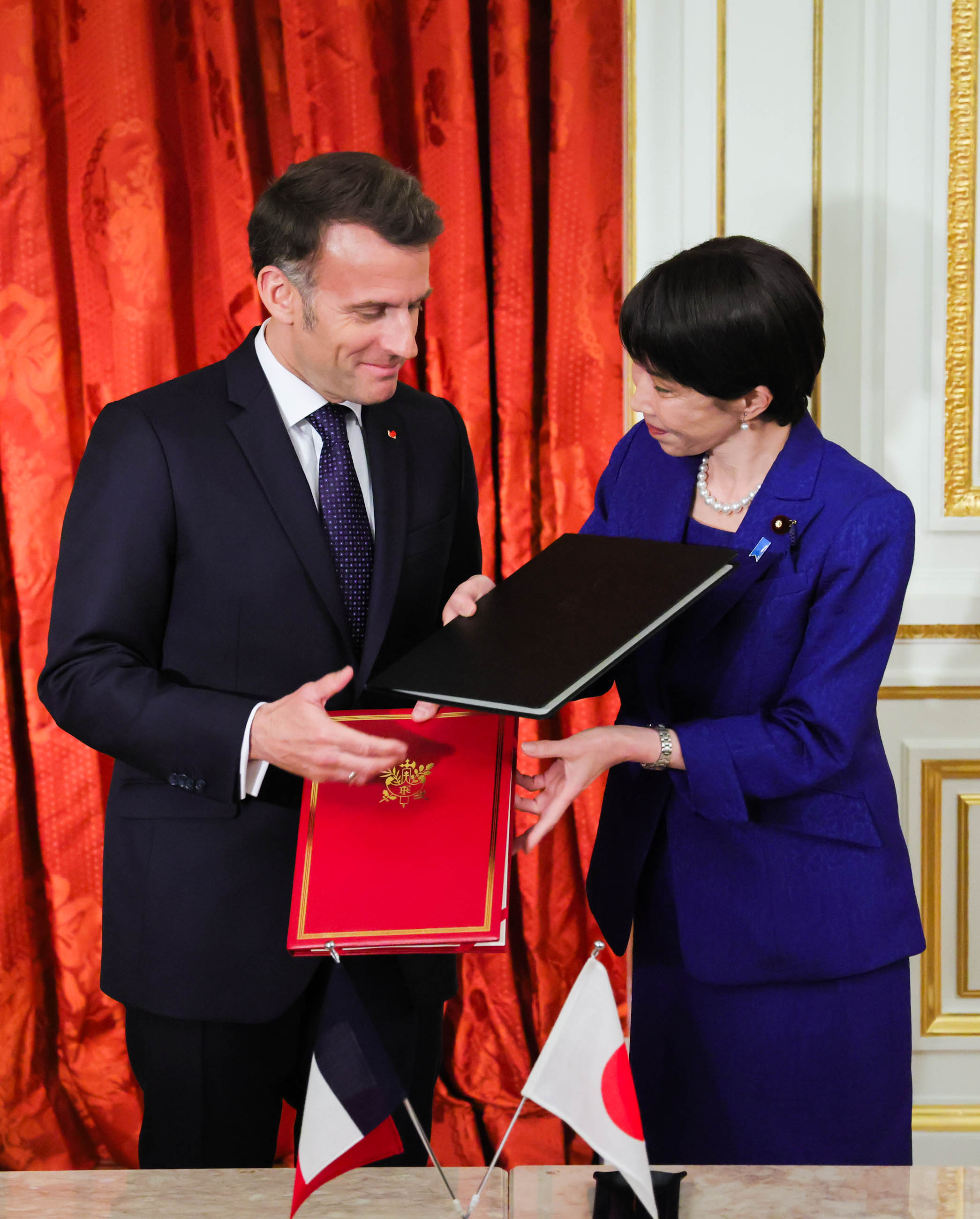 Signing ceremony (2)