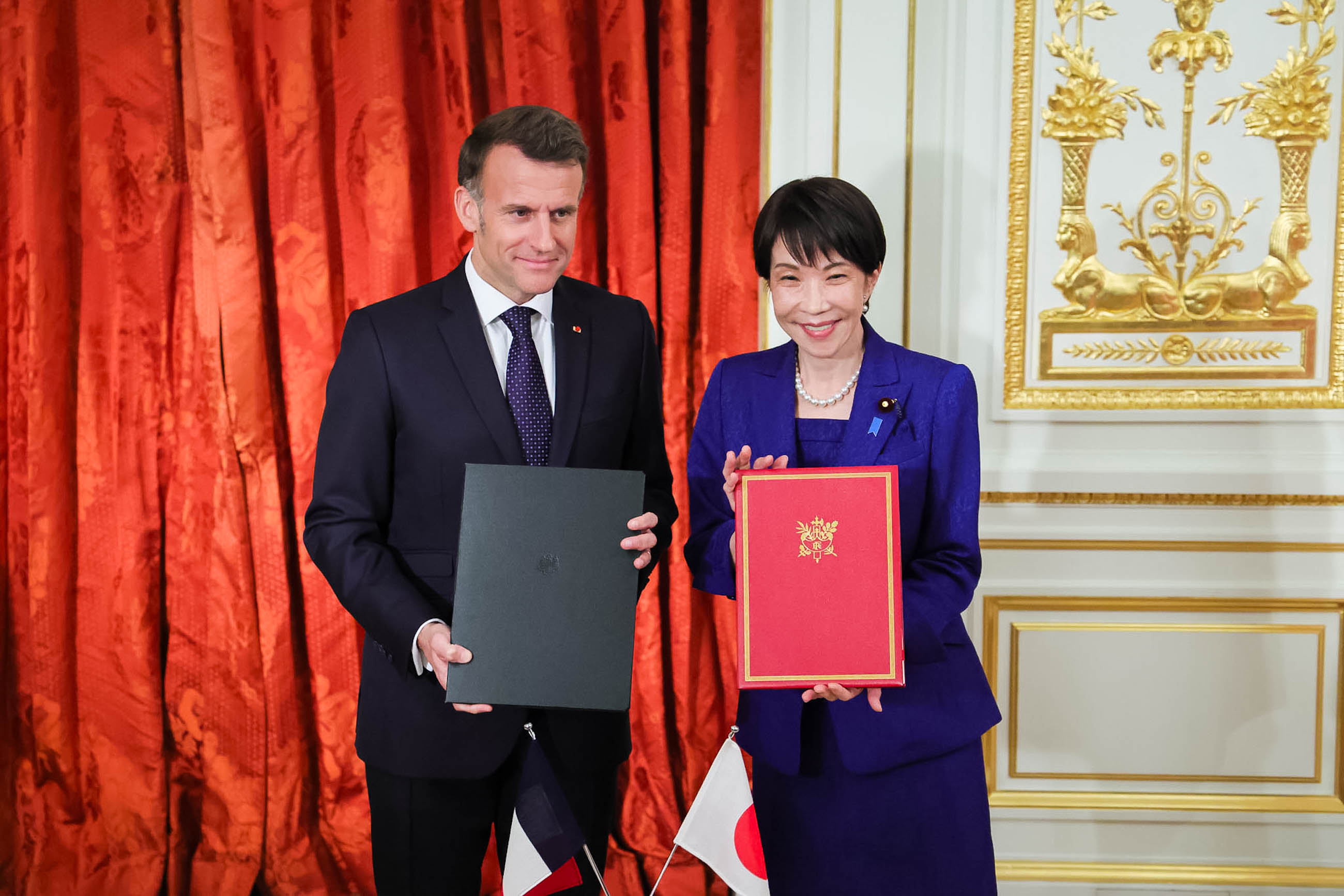 Signing ceremony (3)