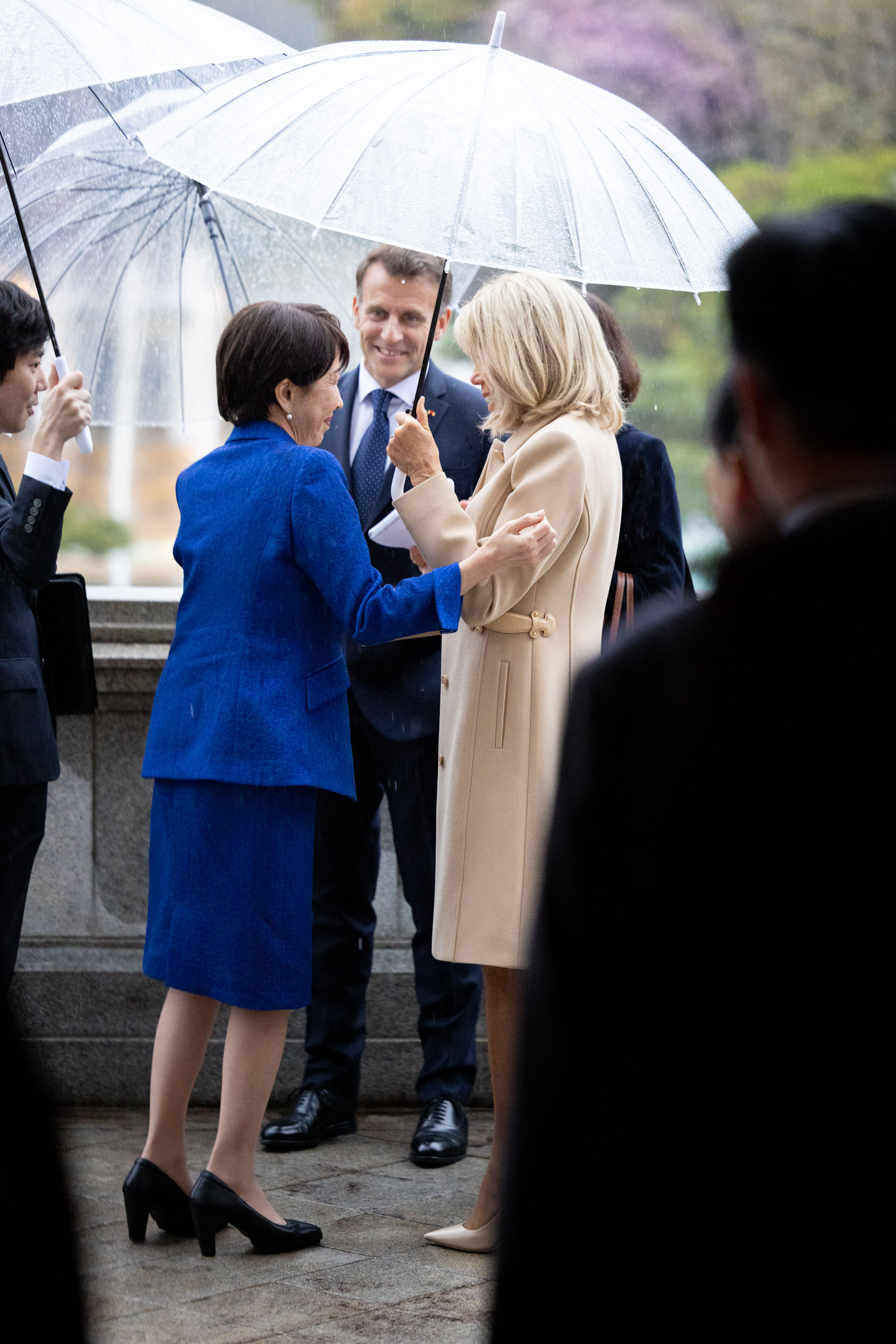 The two leaders enjoying cherry blossom viewing (5)