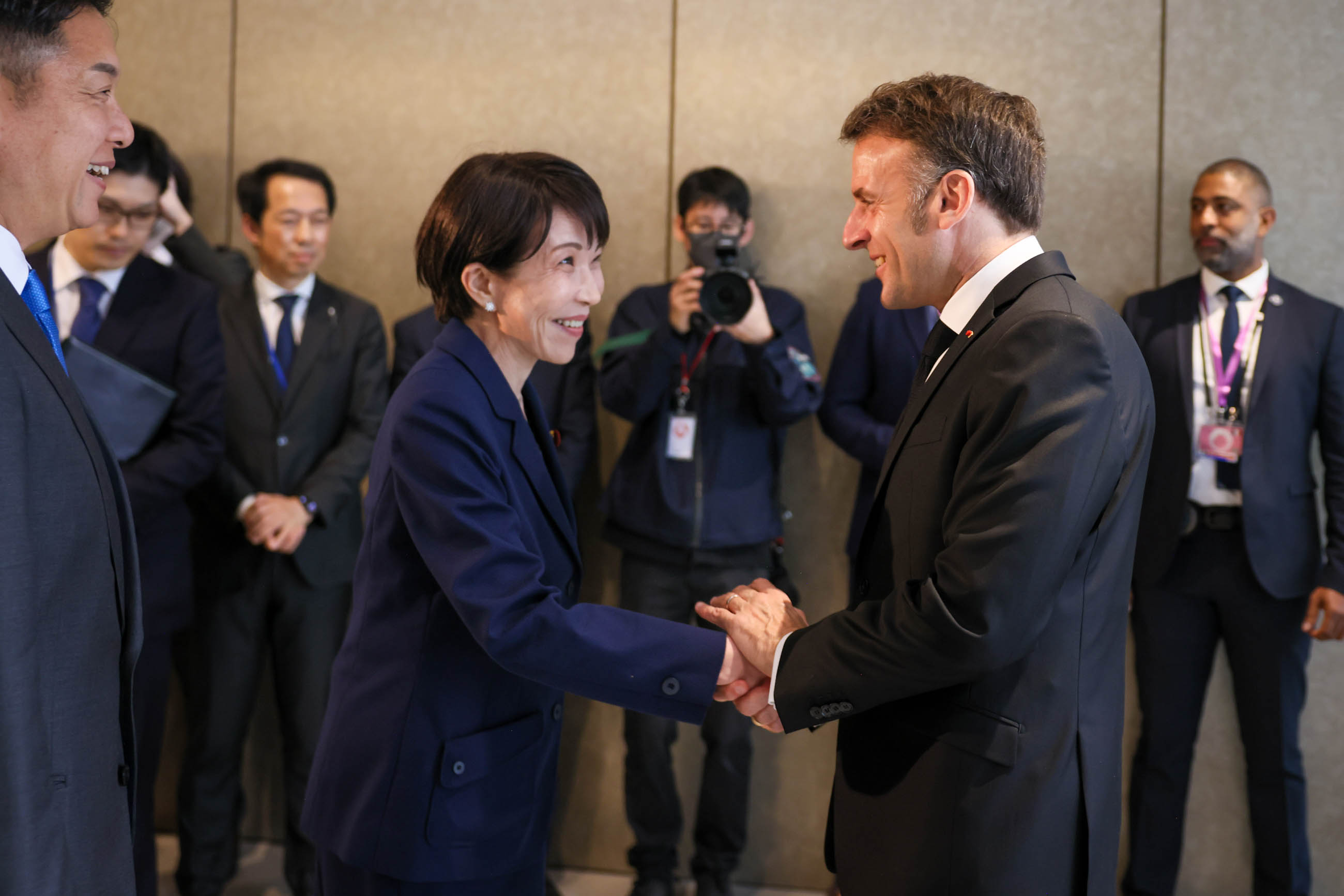 Prime Minister Takaichi welcoming President Macron (1)