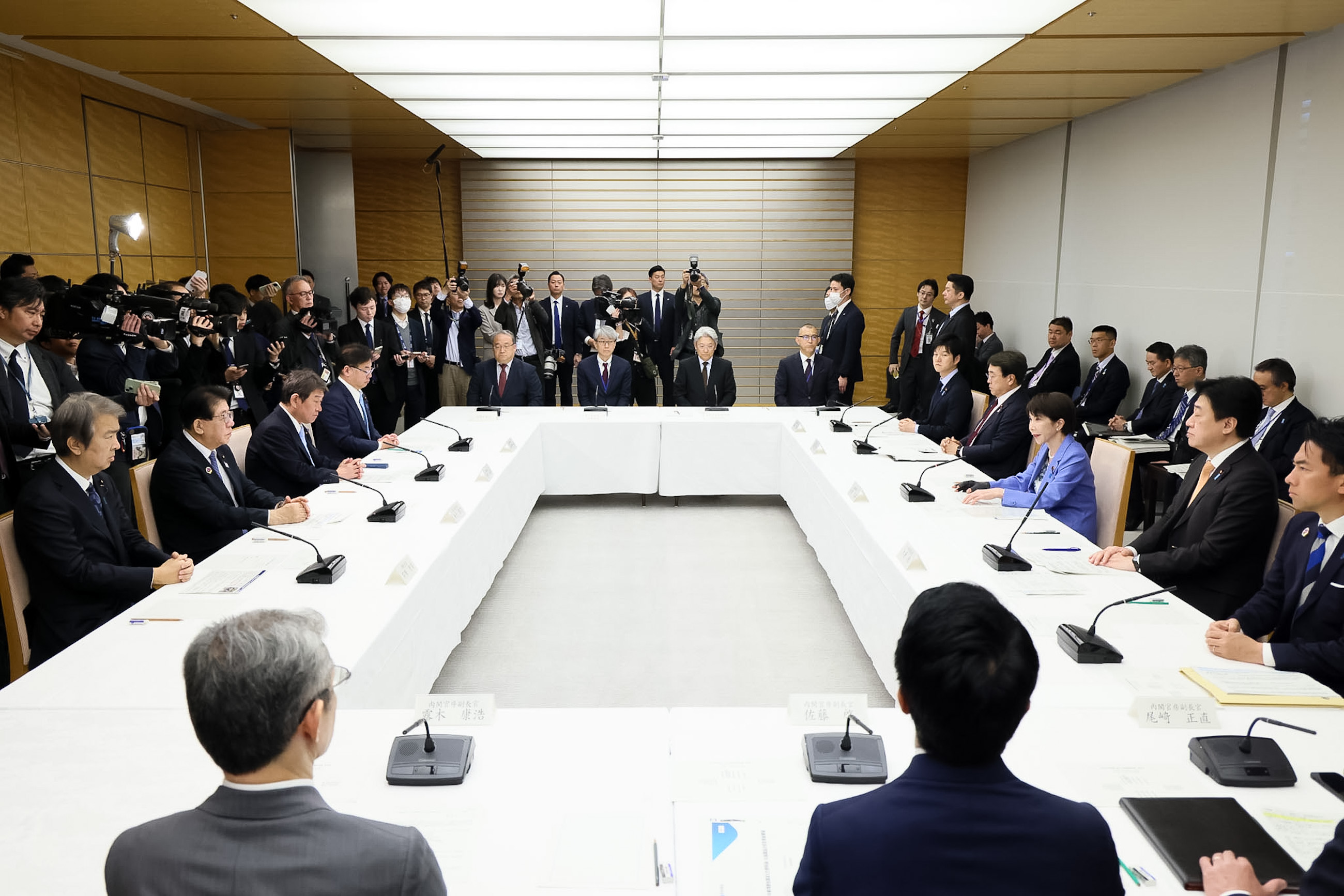 Prime Minister Takaichi wrapping up the meeting (2)