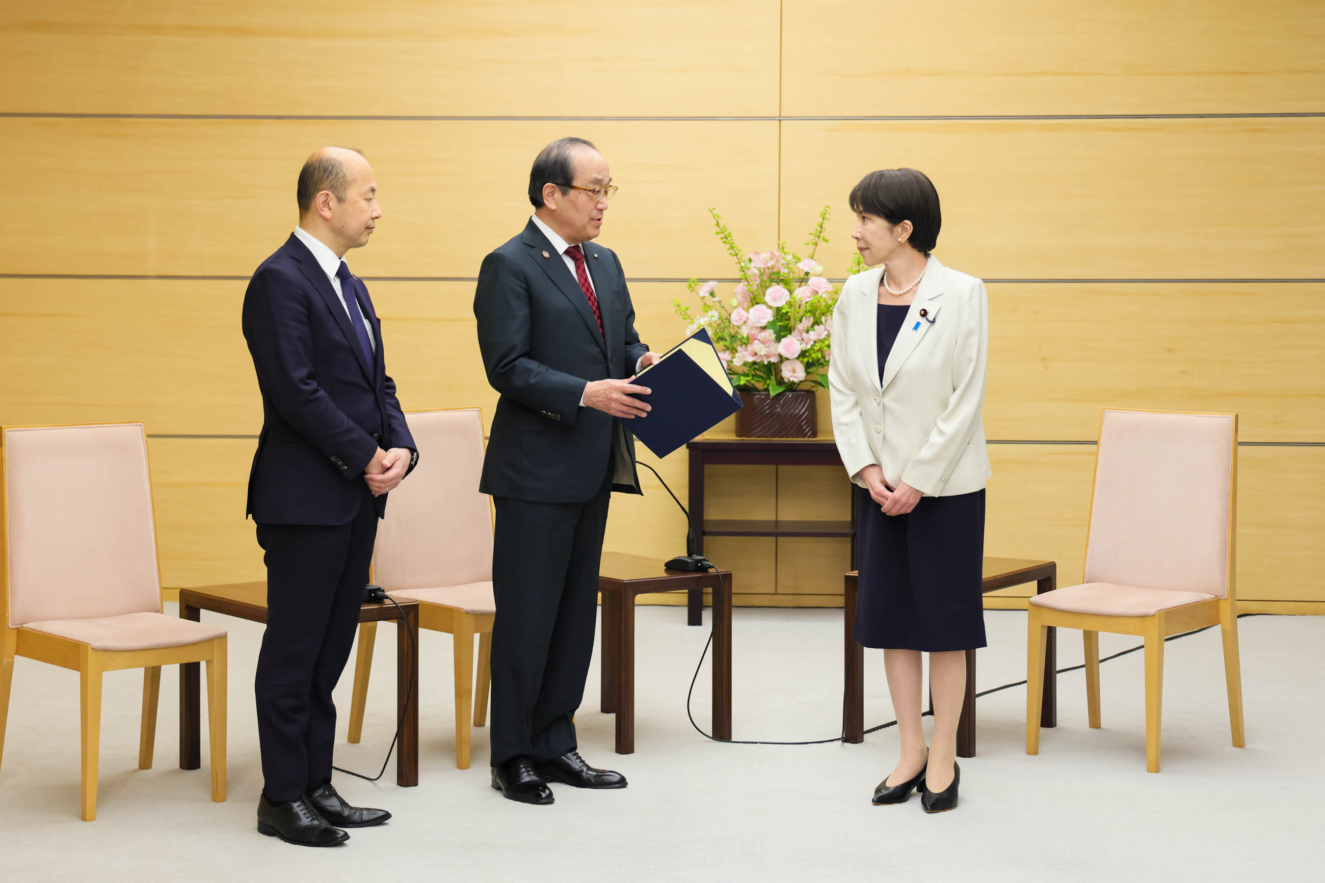 Prime Minister receiving a courtesy call (2)