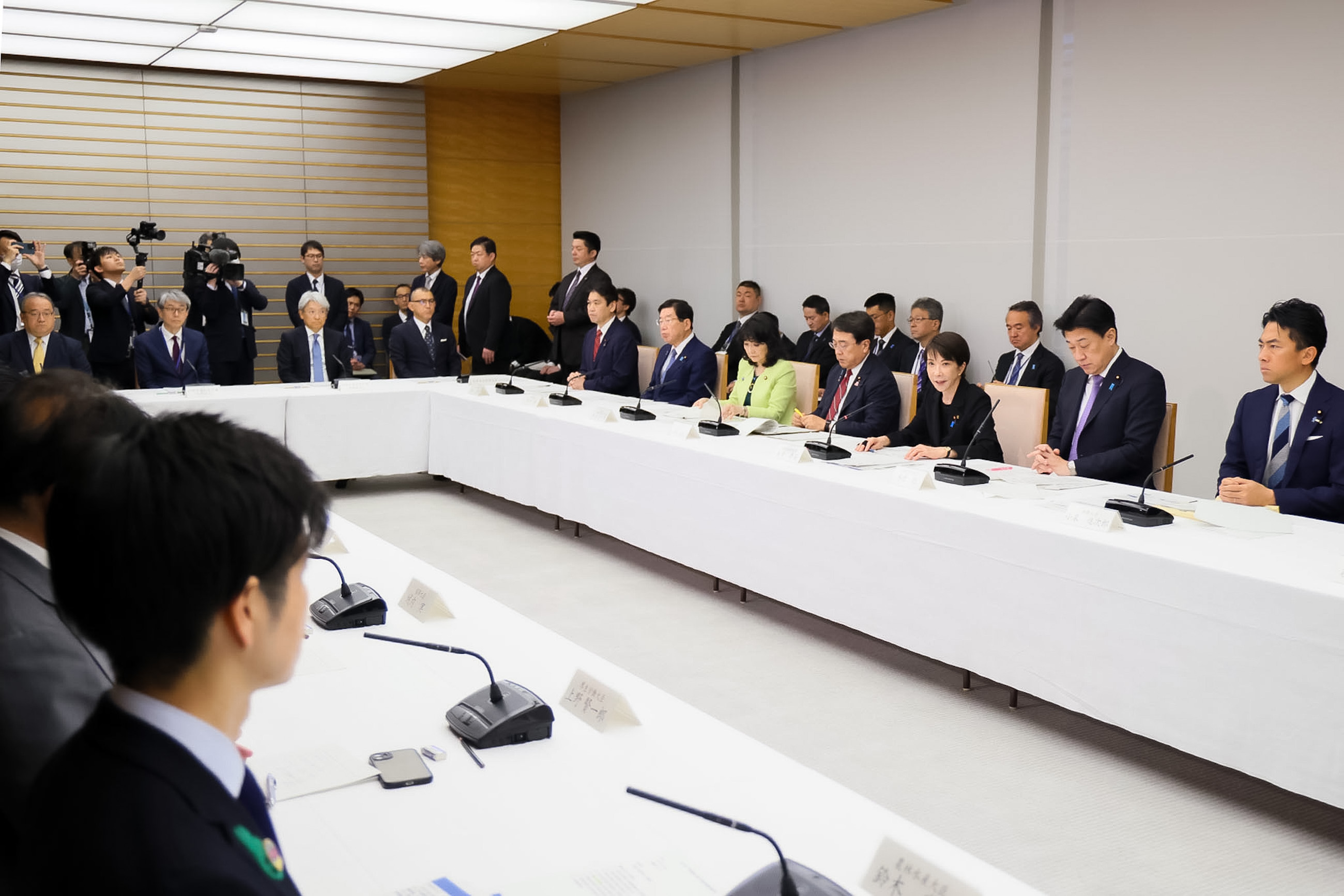 Prime Minister Takaichi wrapping up the meeting (4)