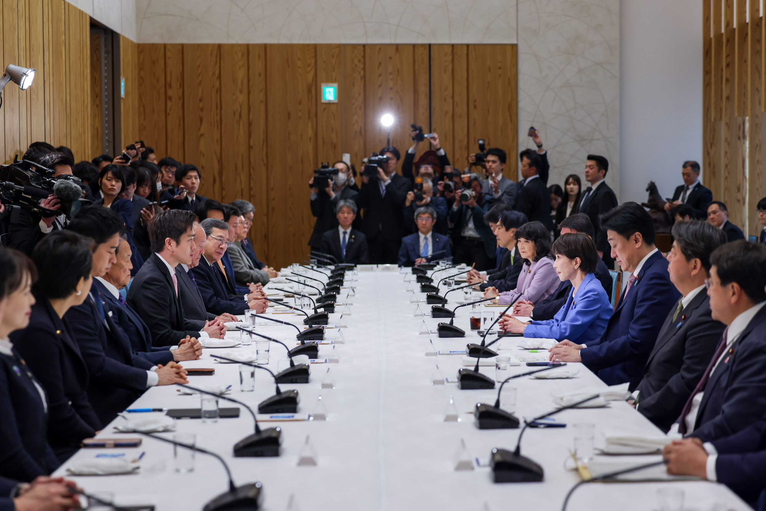 Scene from the Liaison Meeting of the Government and Ruling Parties (1)