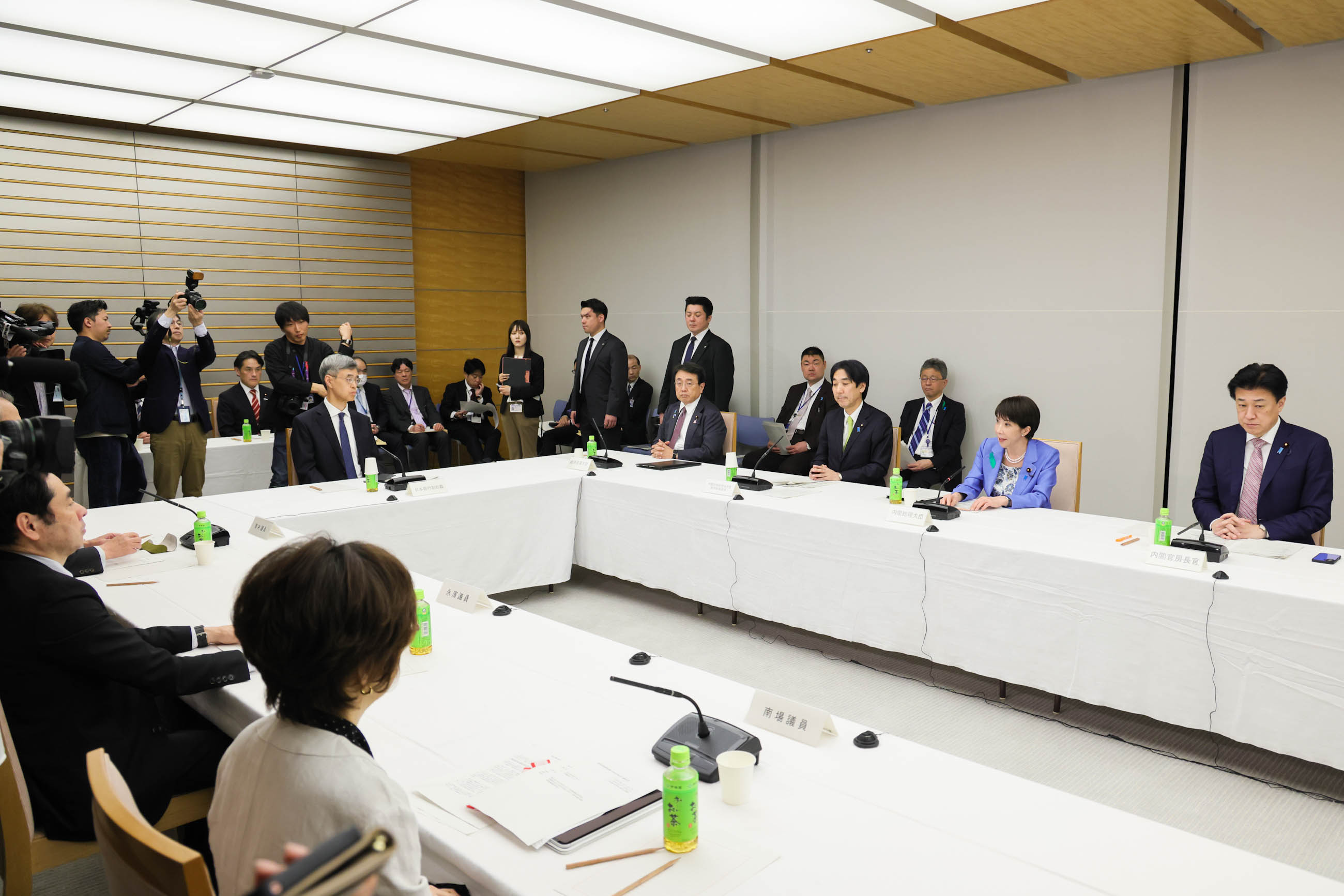 Prime Minister Takaichi wraps up the meeting (3)
