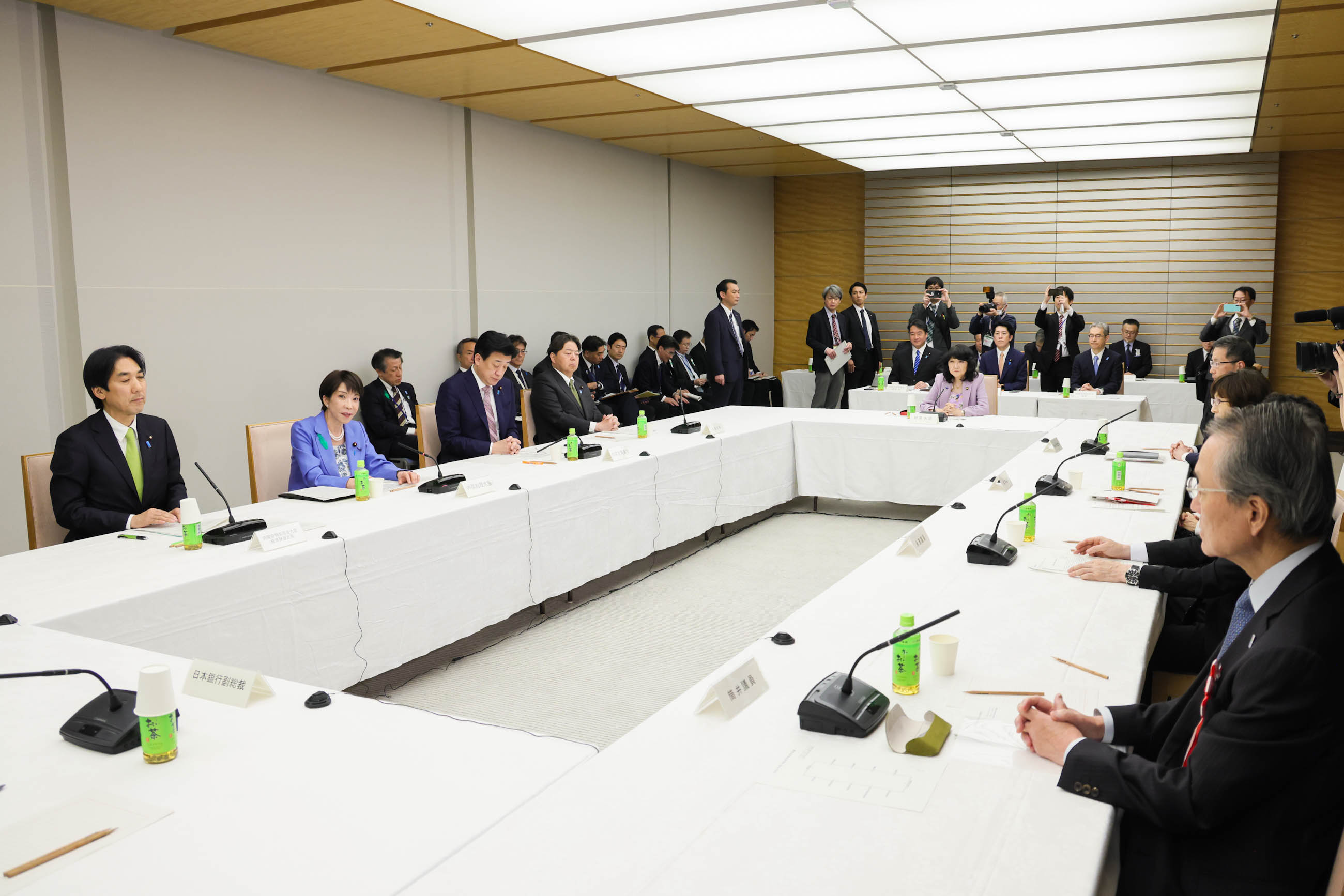 Prime Minister Takaichi wraps up the meeting (4)