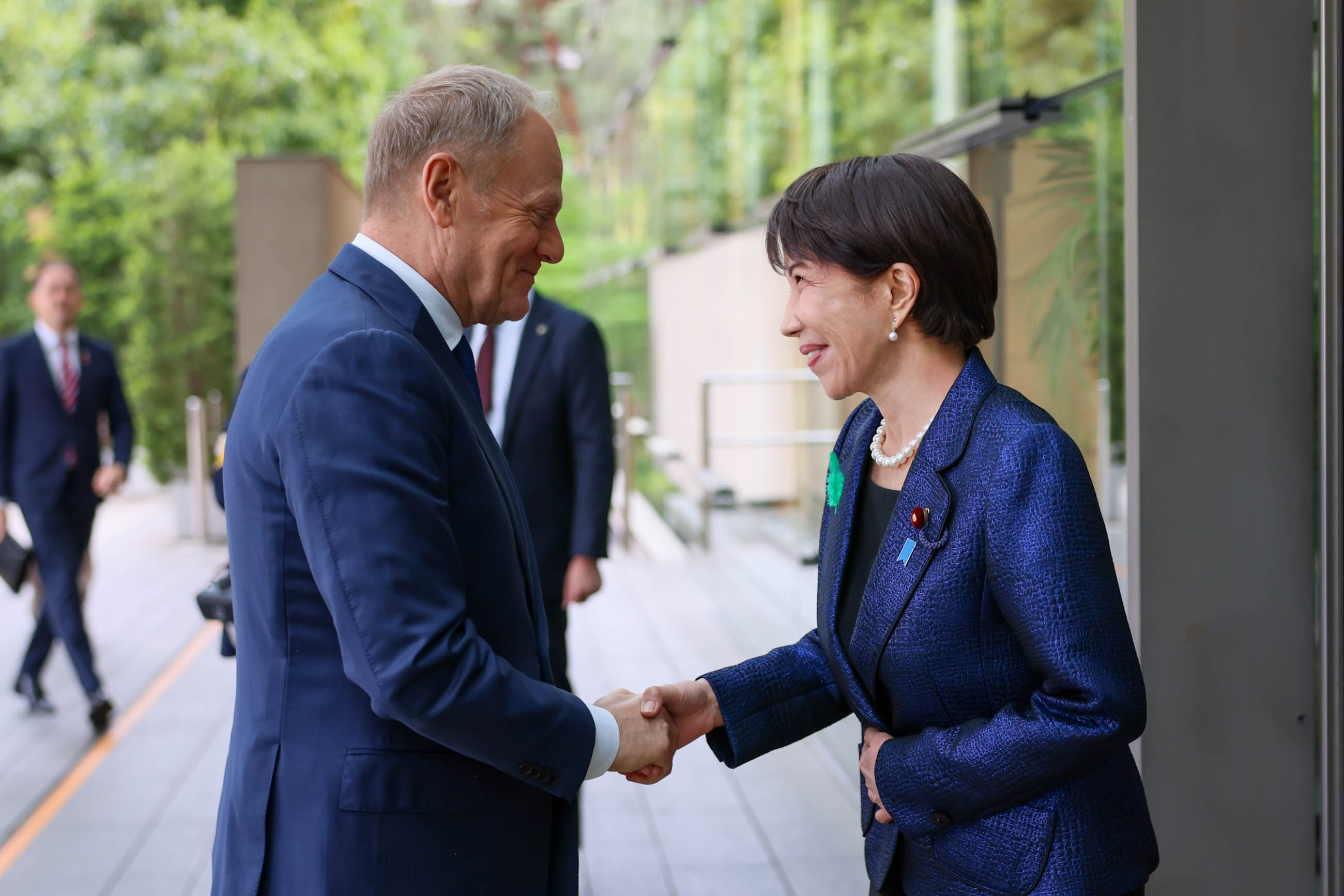 Prime Minister Takaichi welcoming Prime Minister Tusk