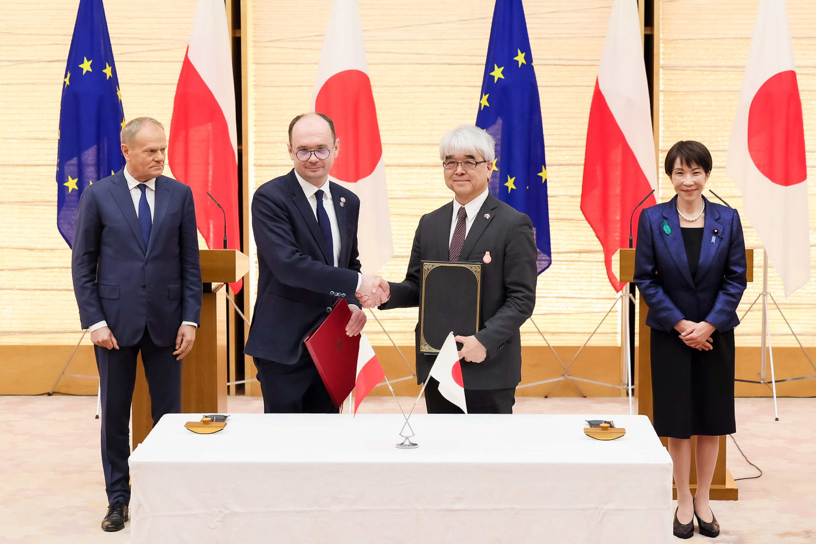 Signing ceremony (2)