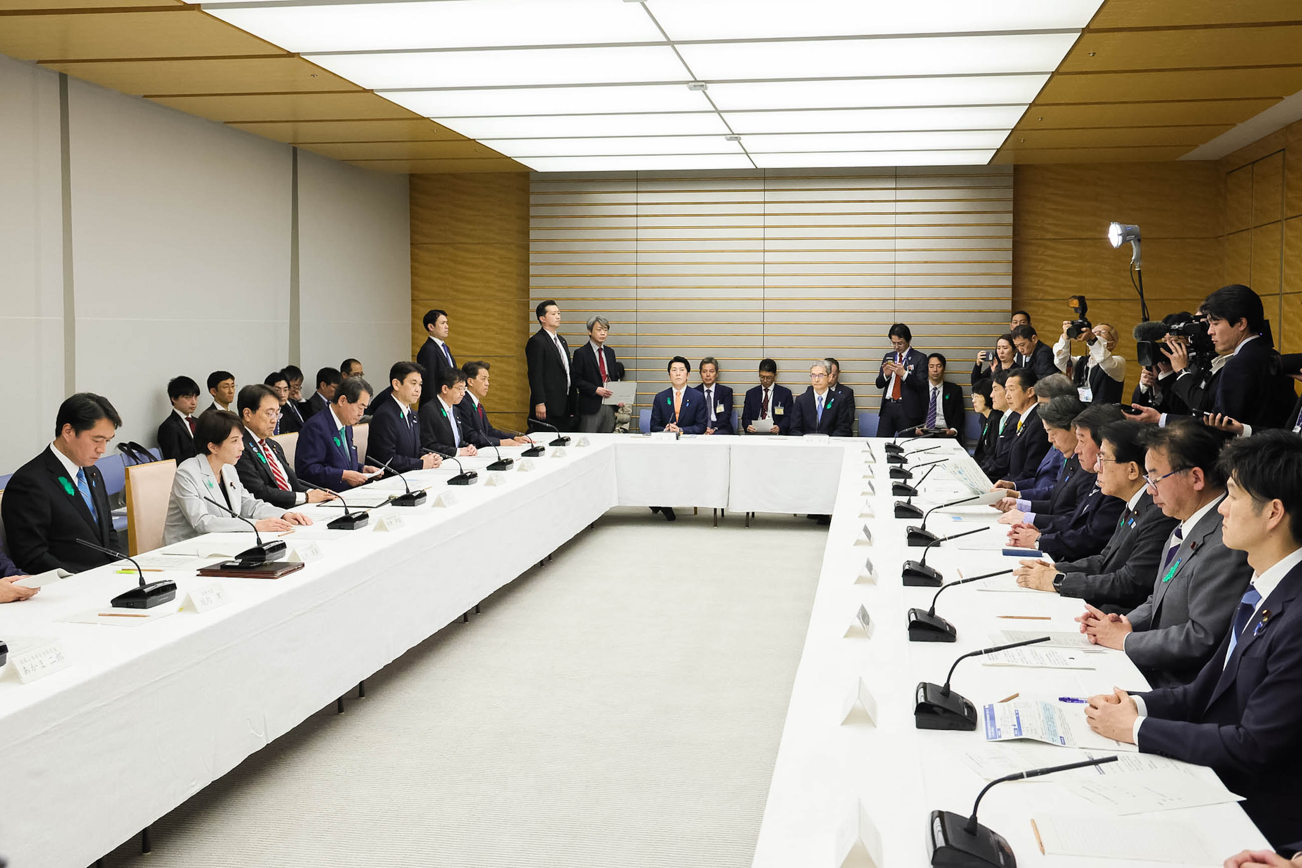Prime Minister Takaichi wrapping up the meeting (3)