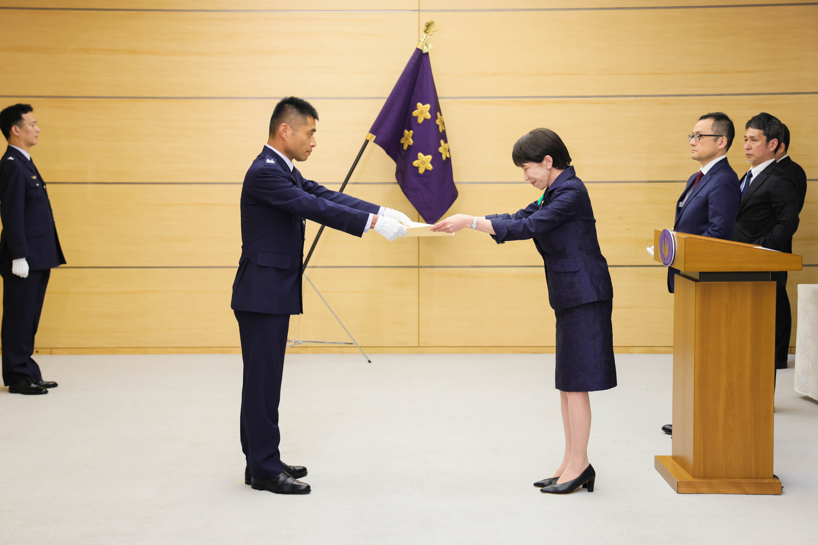 Prime Minister Takaichi presenting an award (4)