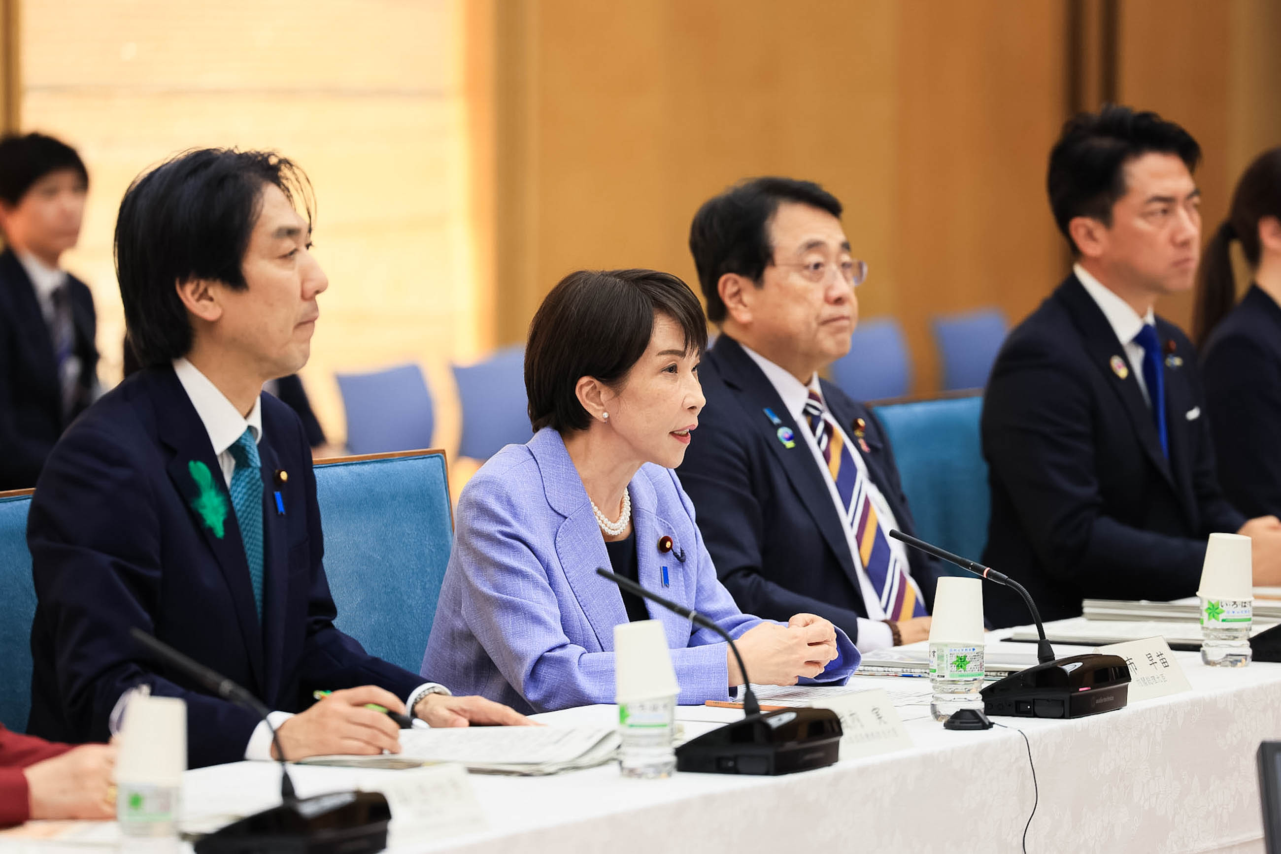 Prime Minister Takaichi wrapping up the meeting (1)