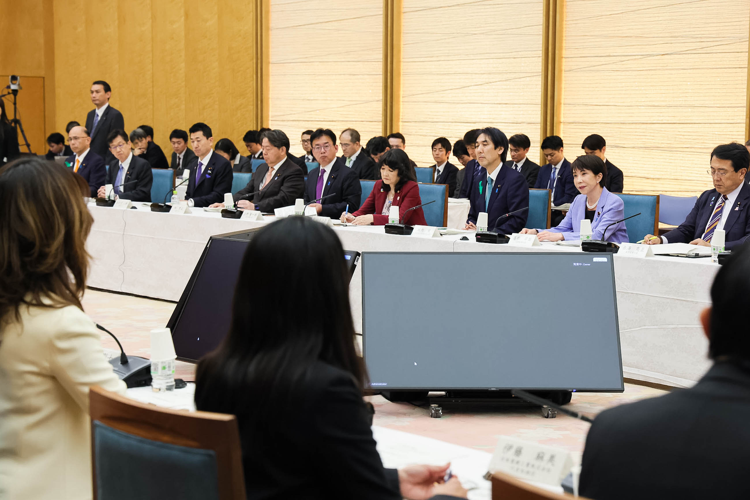 Prime Minister Takaichi wrapping up the meeting (3)