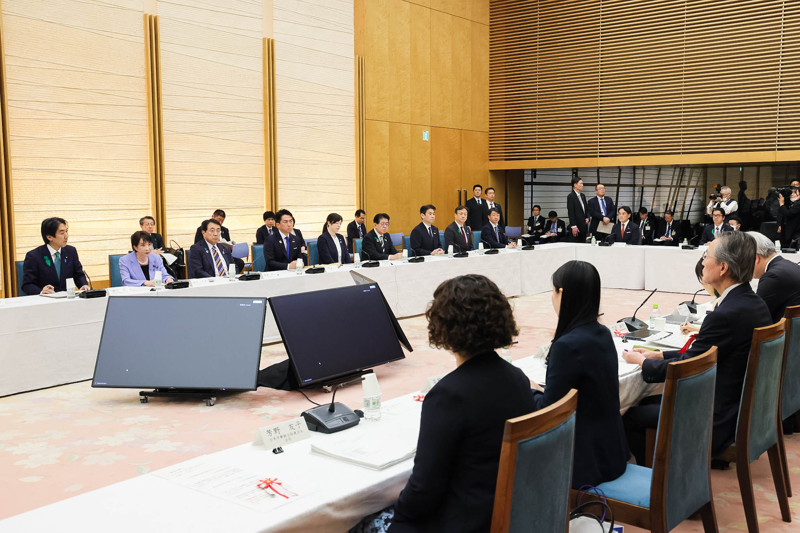 Prime Minister Takaichi wrapping up the meeting (4)