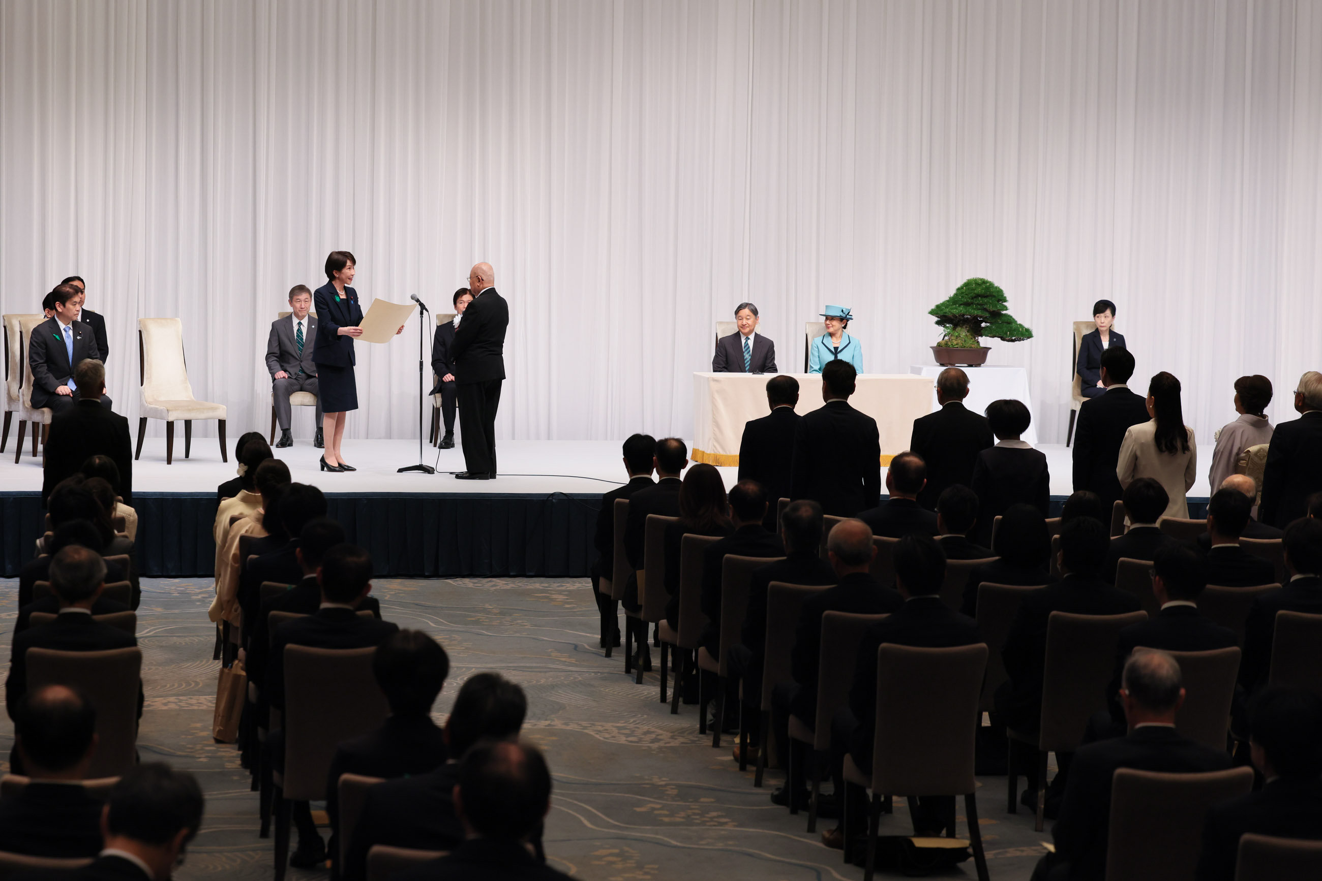 Prime Minister Takaichi awarding the prize (3)