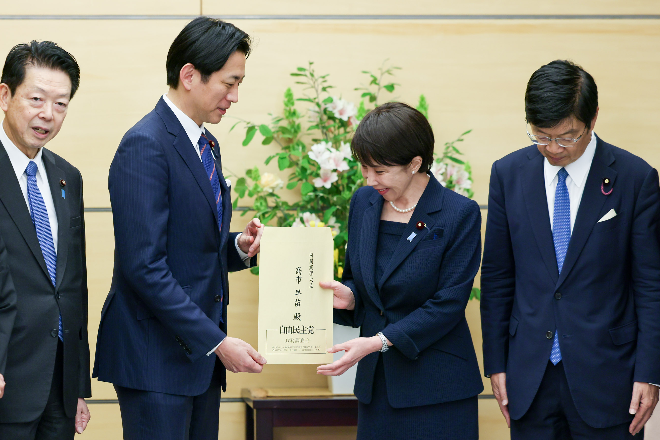 Prime Minister Takaichi receiving a proposal (3)