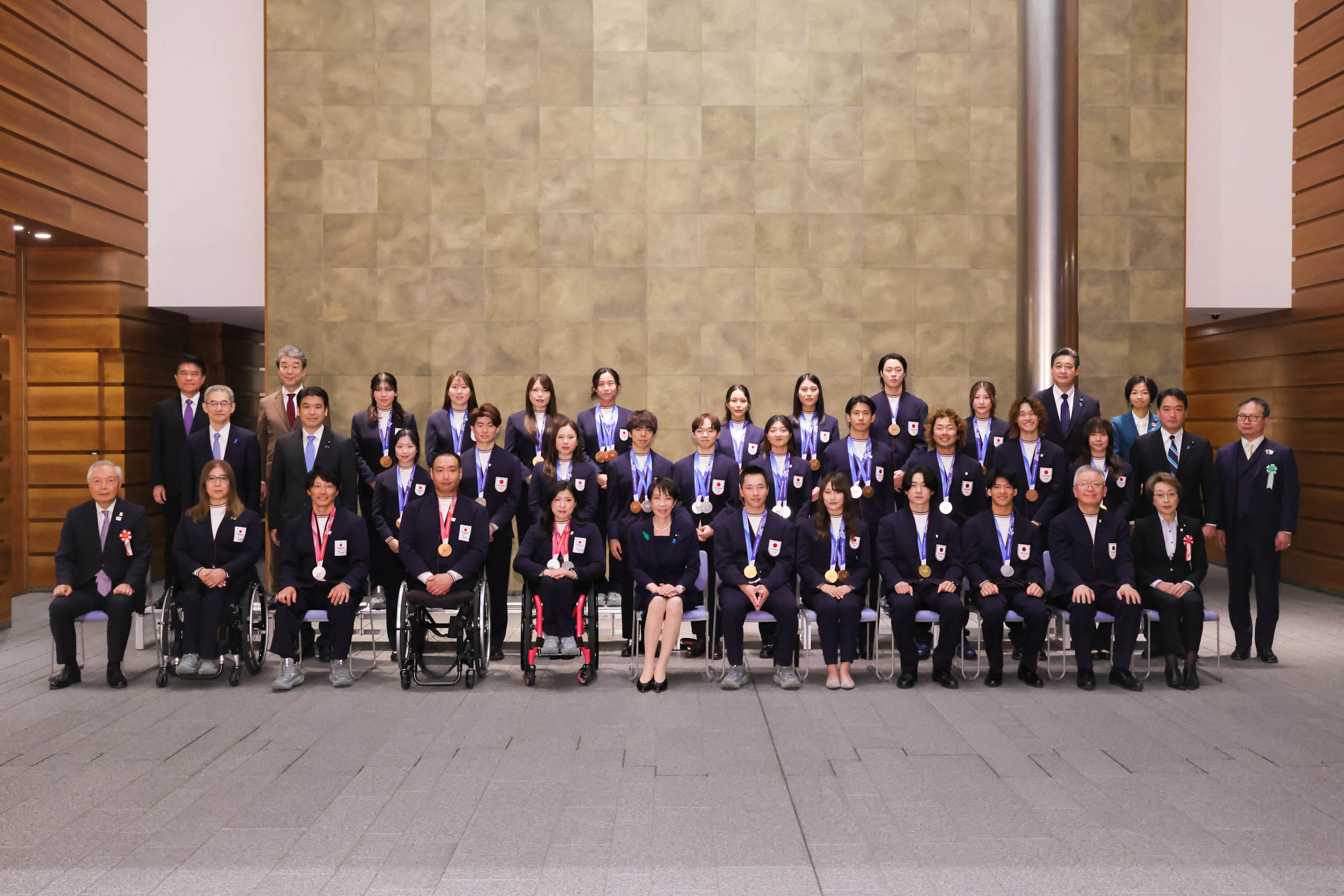 Commemorative photo (1)