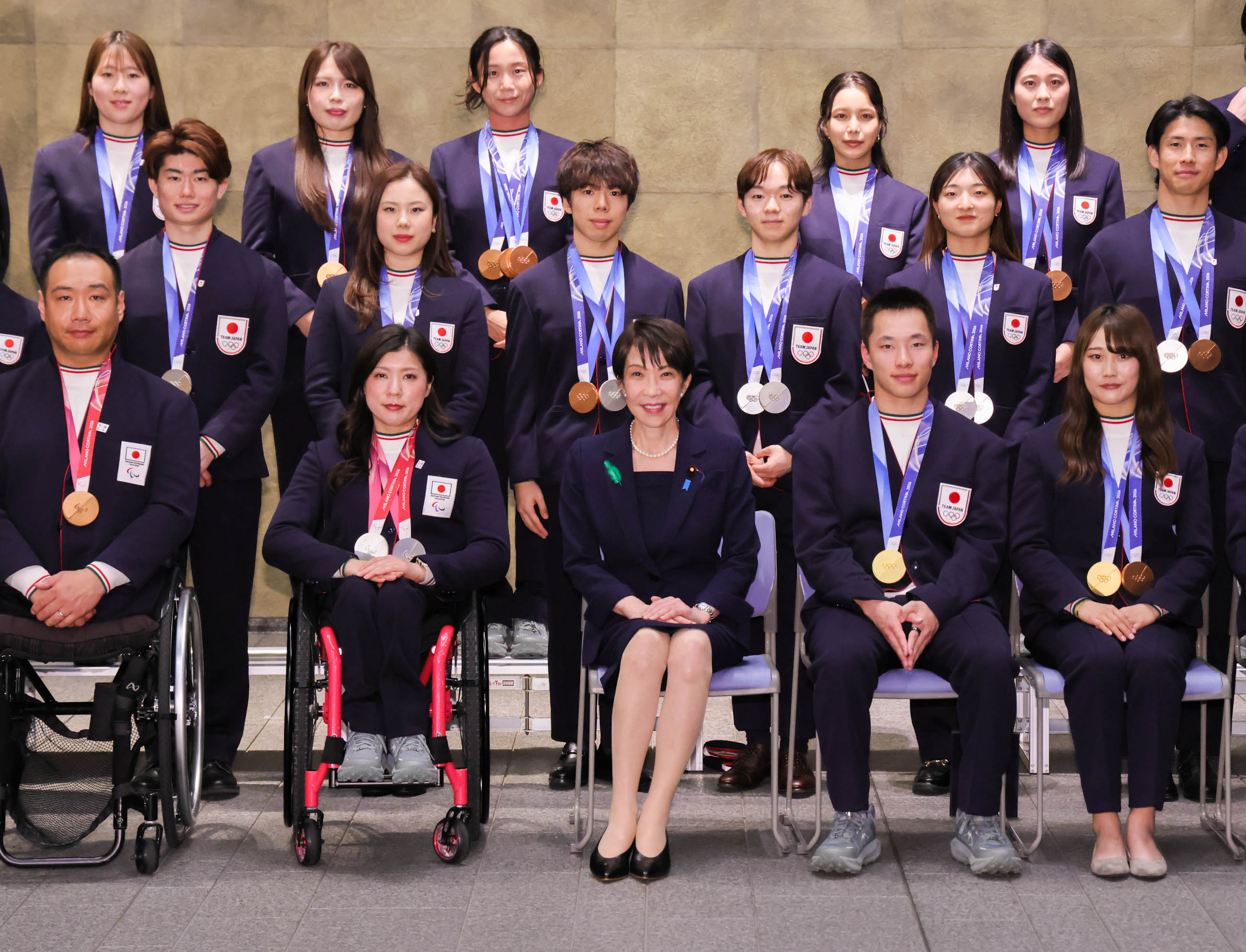 Commemorative photo (2)