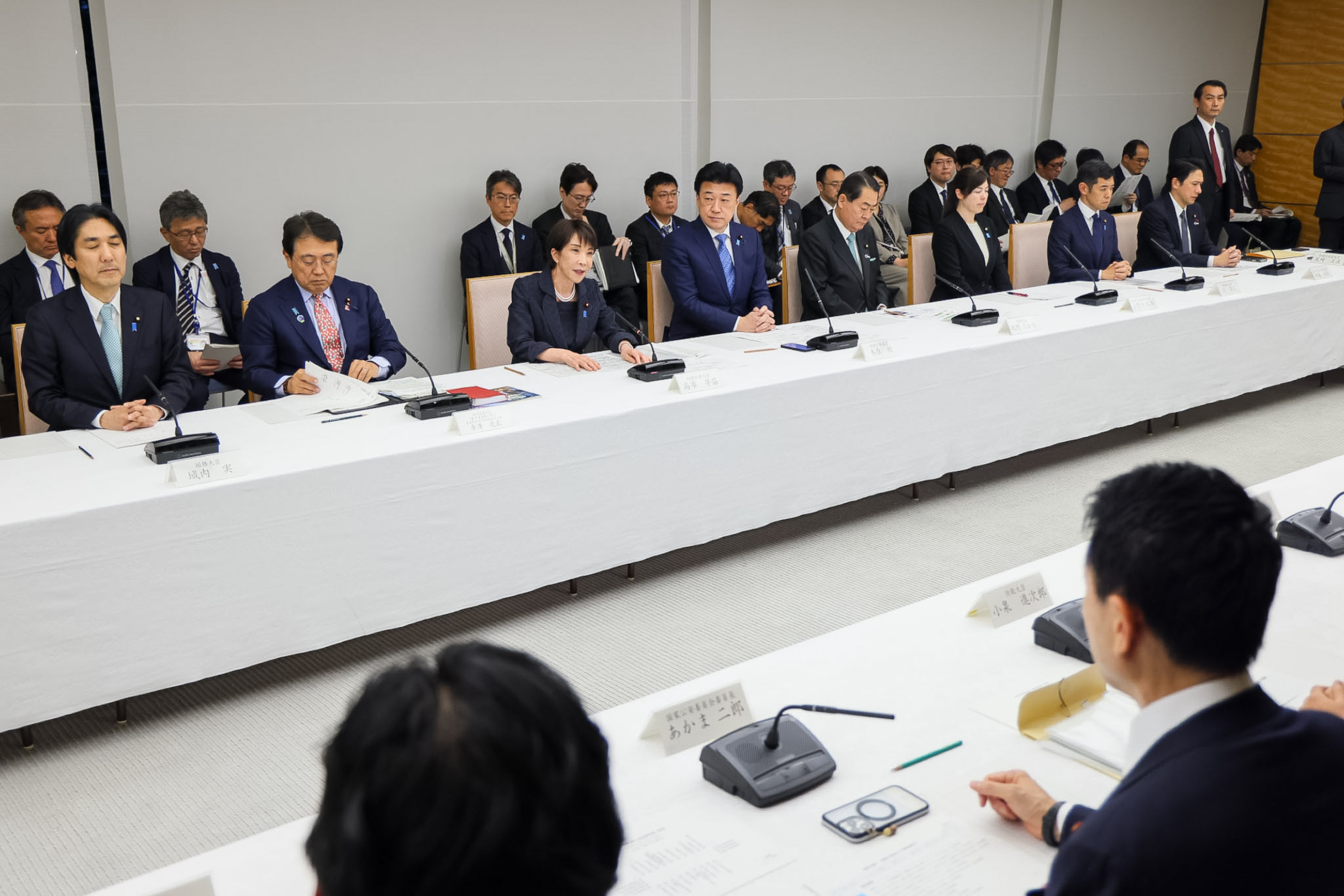 Prime Minister Takaichi wrapping up the meeting (3)