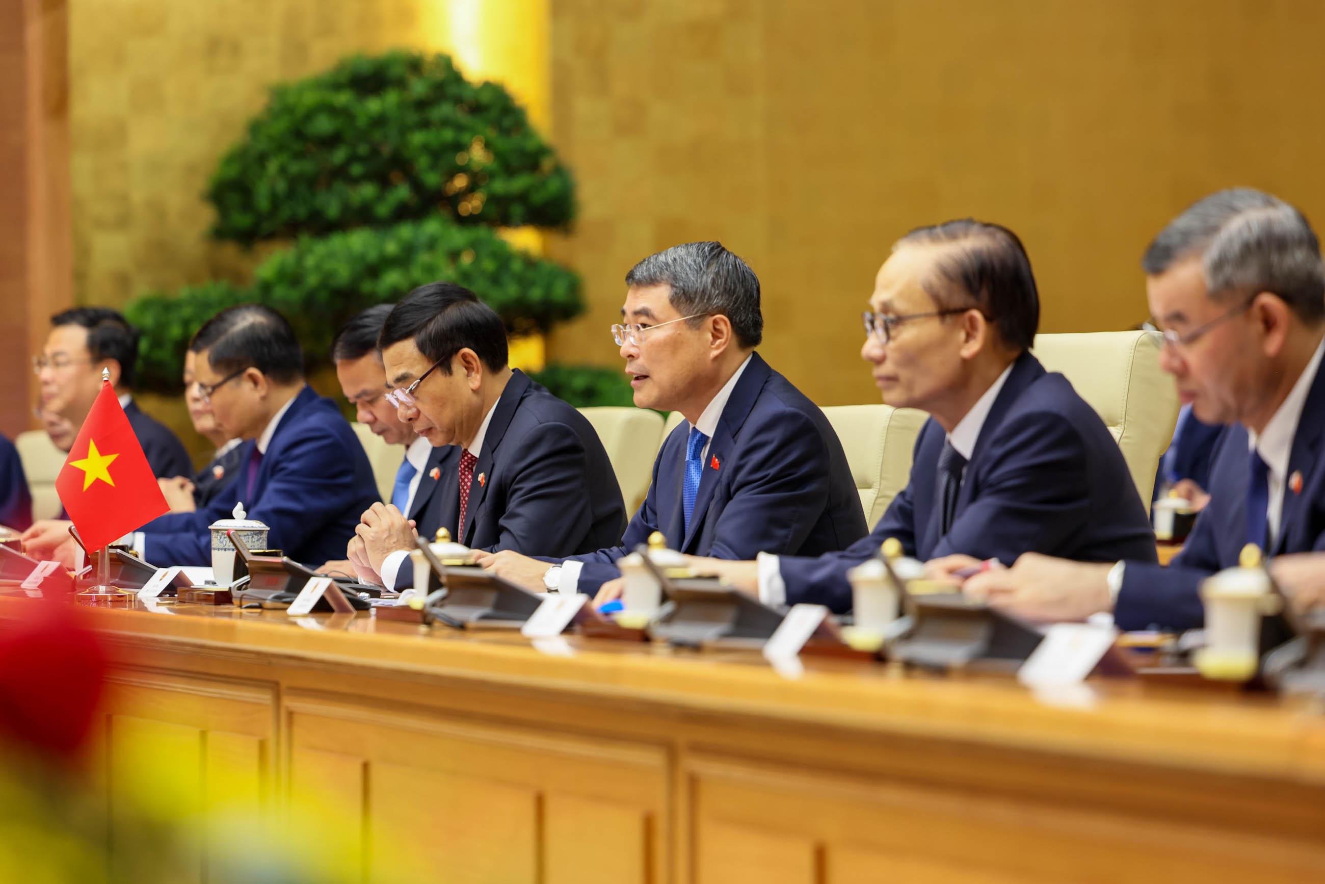 Japan-Viet Nam Summit Meeting (Expanded Meeting) (1)