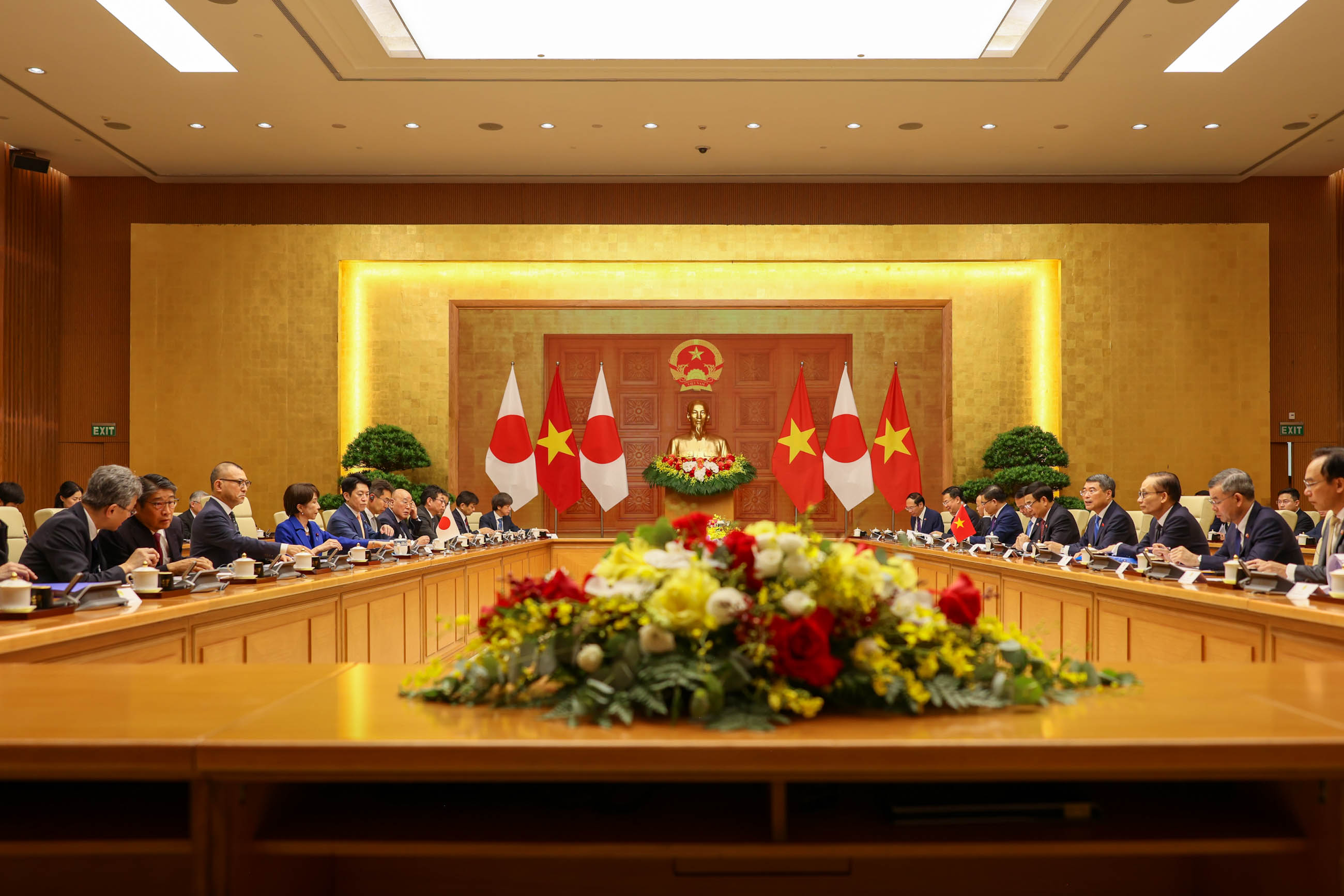 Japan-Viet Nam Summit Meeting (Expanded Meeting) (3)