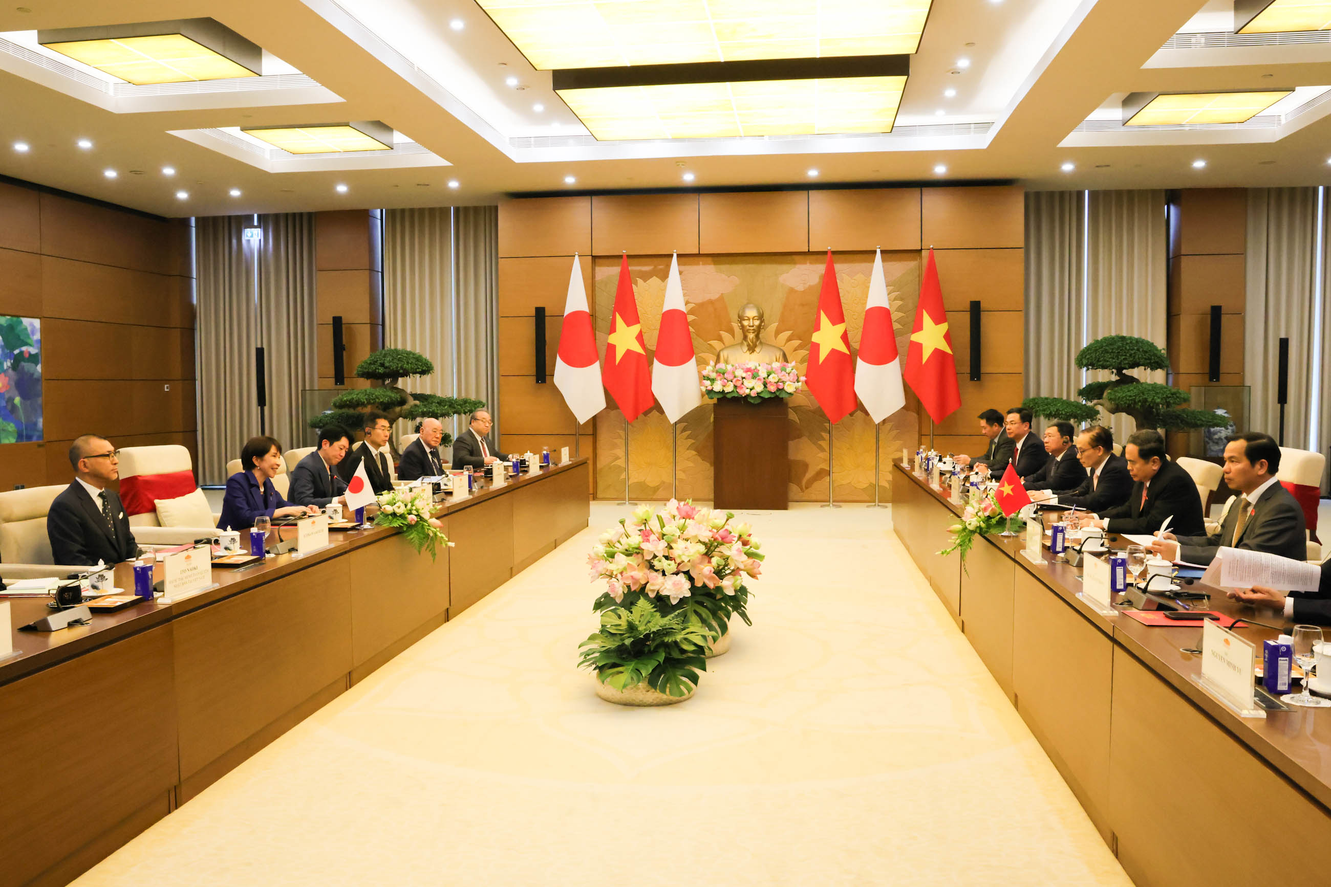 Prime Minister Takaichi meeting with H.E. Mr. Tran Thanh Man, President of the National Assembly of Viet Nam (2)