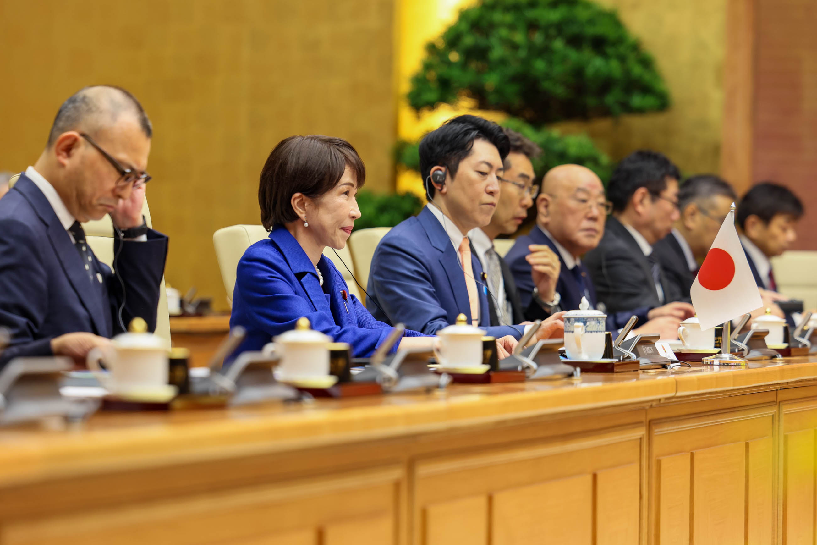 Japan-Viet Nam Summit Meeting (Expanded Meeting) (2)