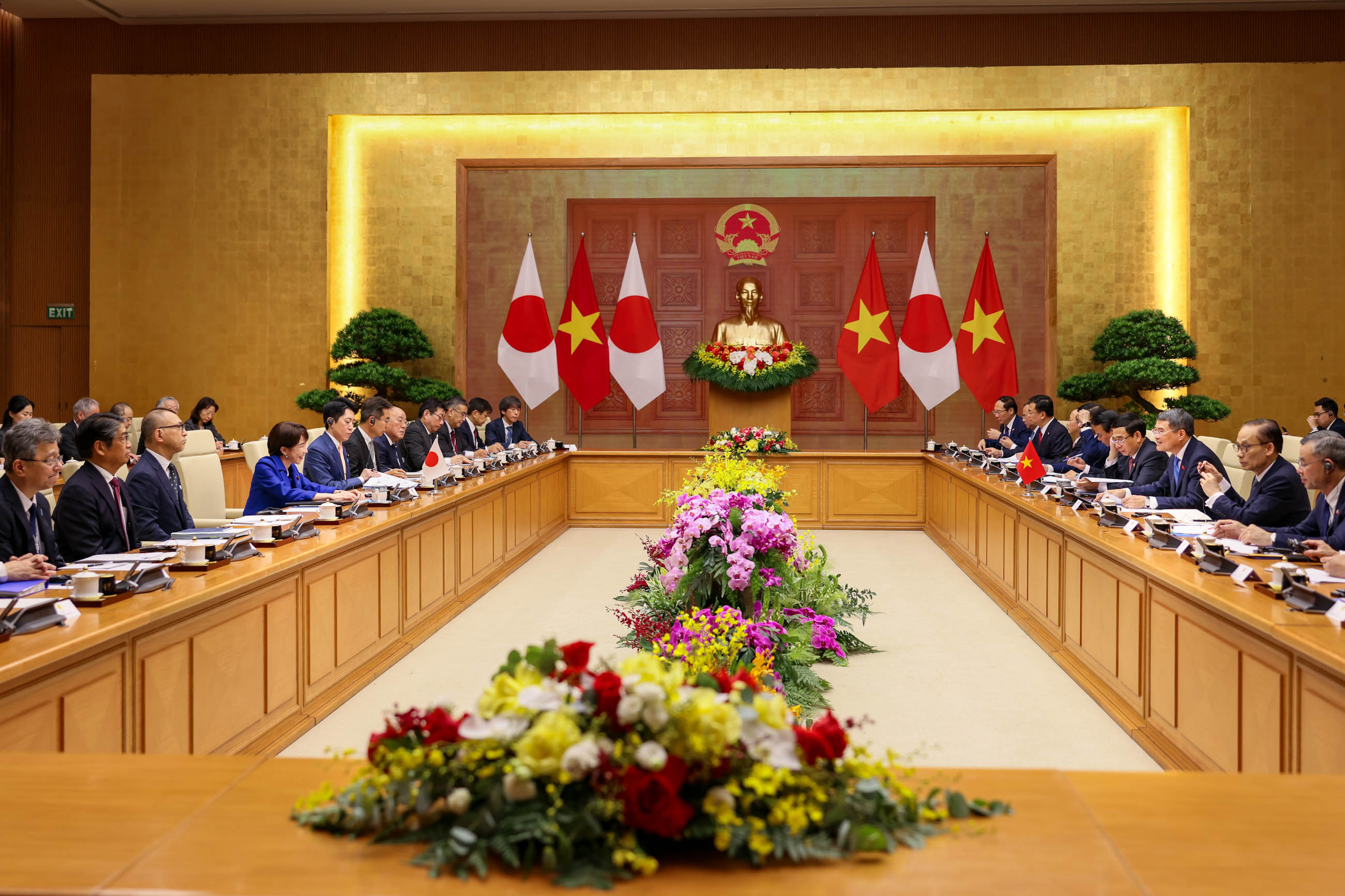 Japan-Viet Nam Summit Meeting (Expanded Meeting) (5)