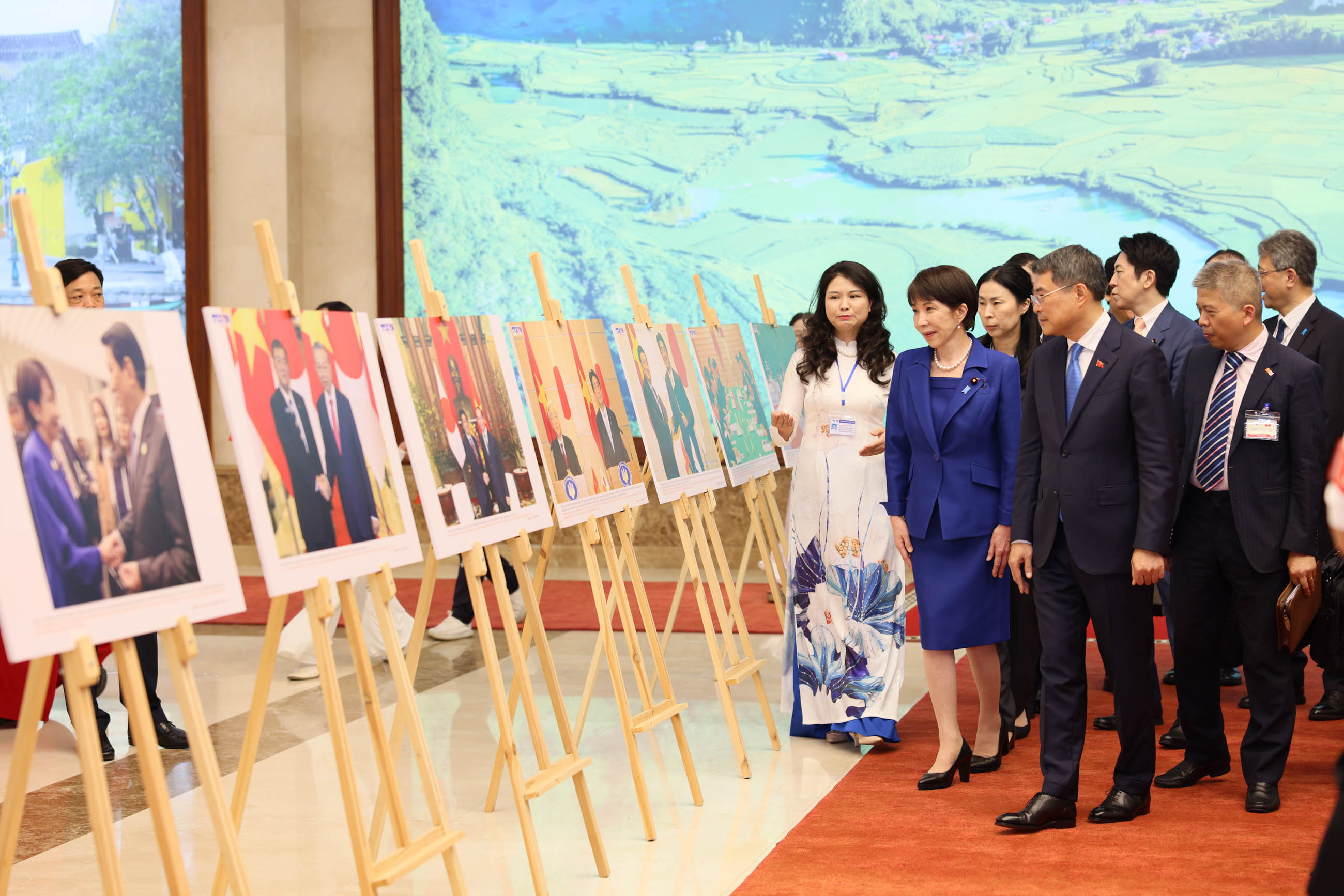 Prime Minister Takaichi being seen off (3)