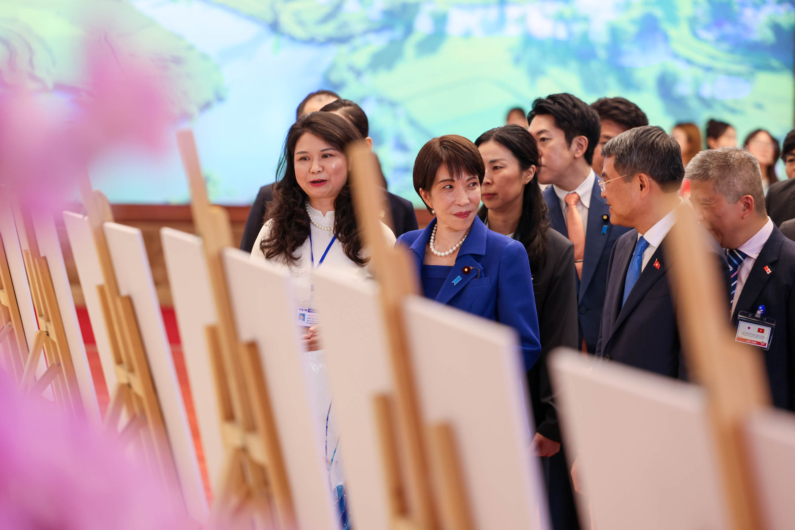 Prime Minister Takaichi being seen off (5)