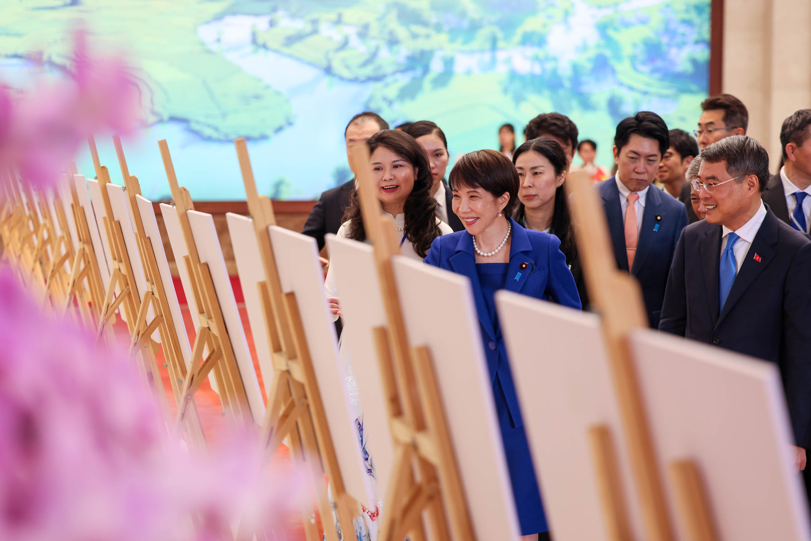 Prime Minister Takaichi being seen off (6)