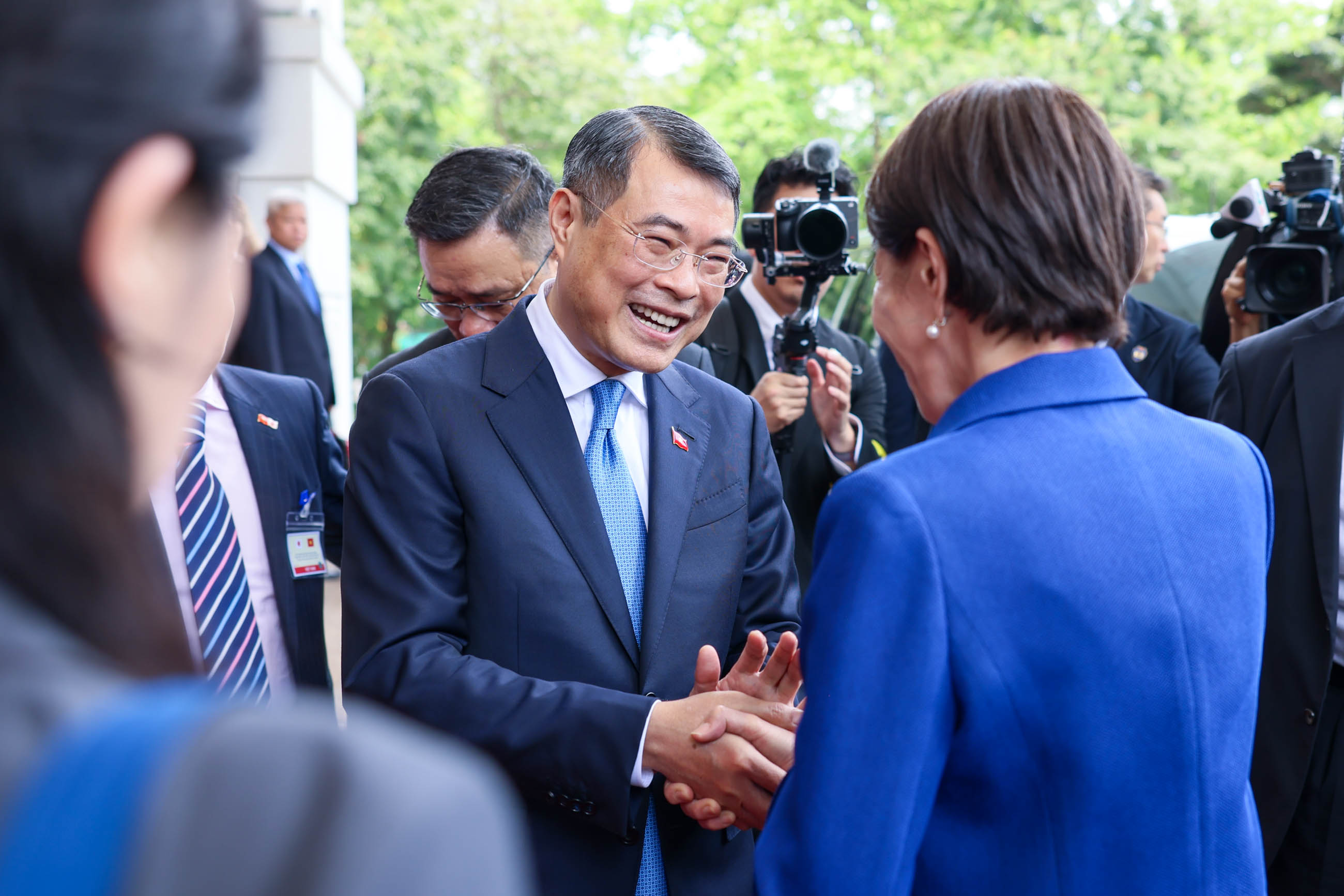 Prime Minister Takaichi being seen off (8)