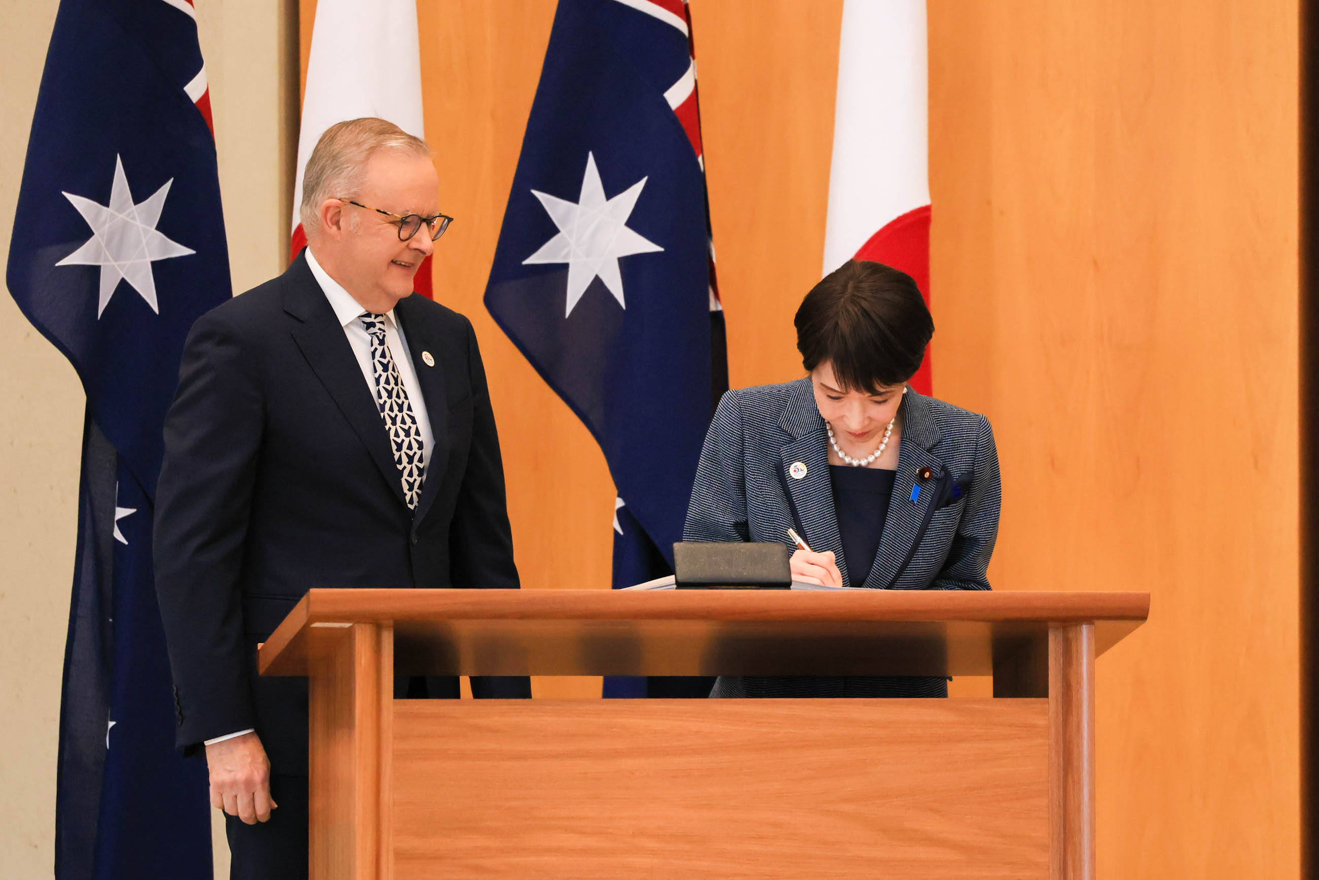 Prime Minister Takaichi signing the Guest Book (2)