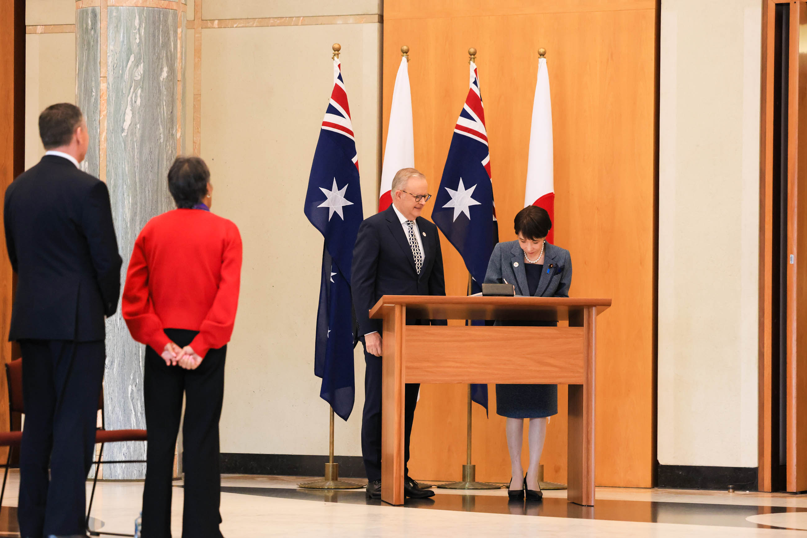Prime Minister Takaichi signing the Guest Book (4)