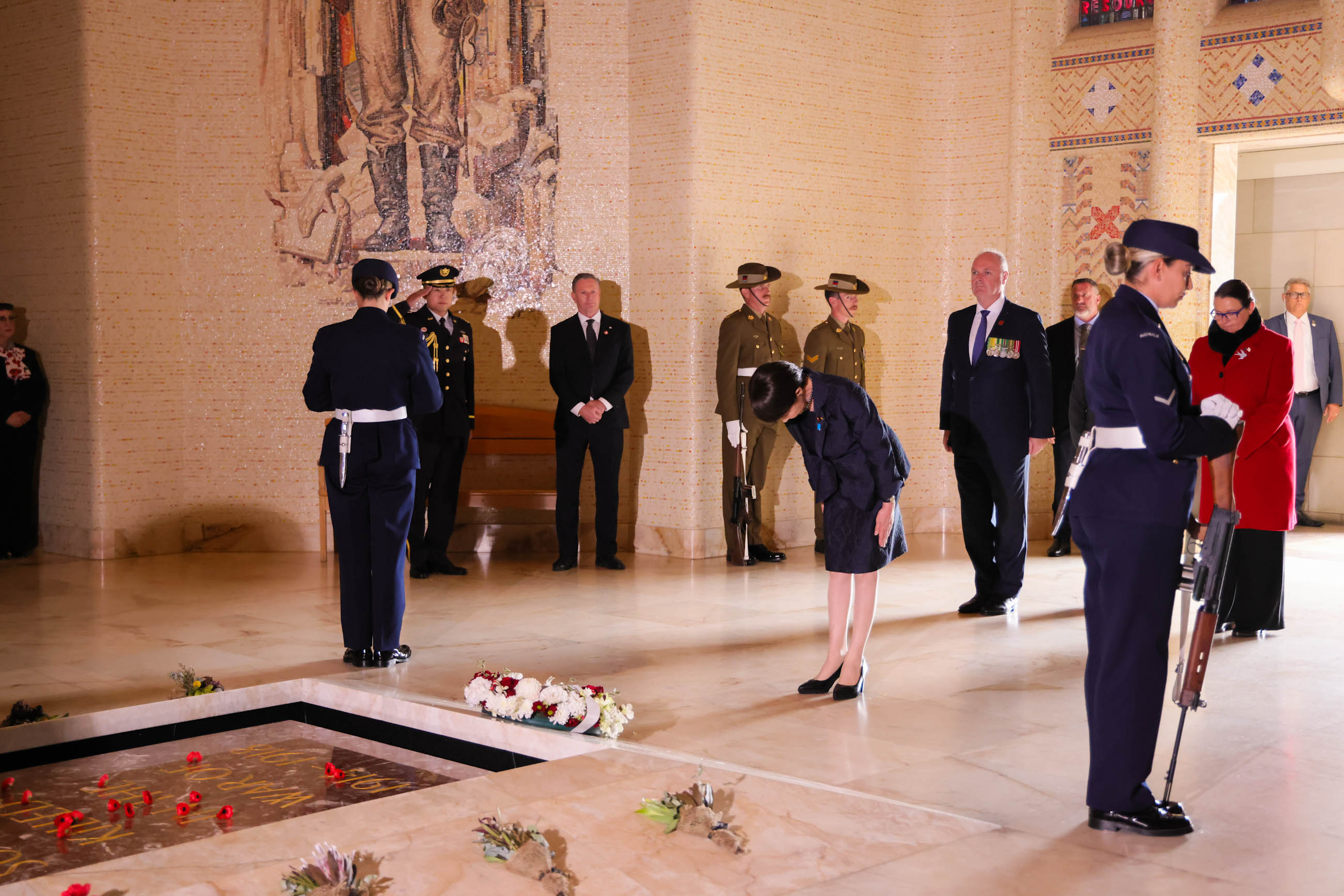 Prime Minister Takaichi paying her respects at the Tomb of the Unknown Australian Soldier (2)