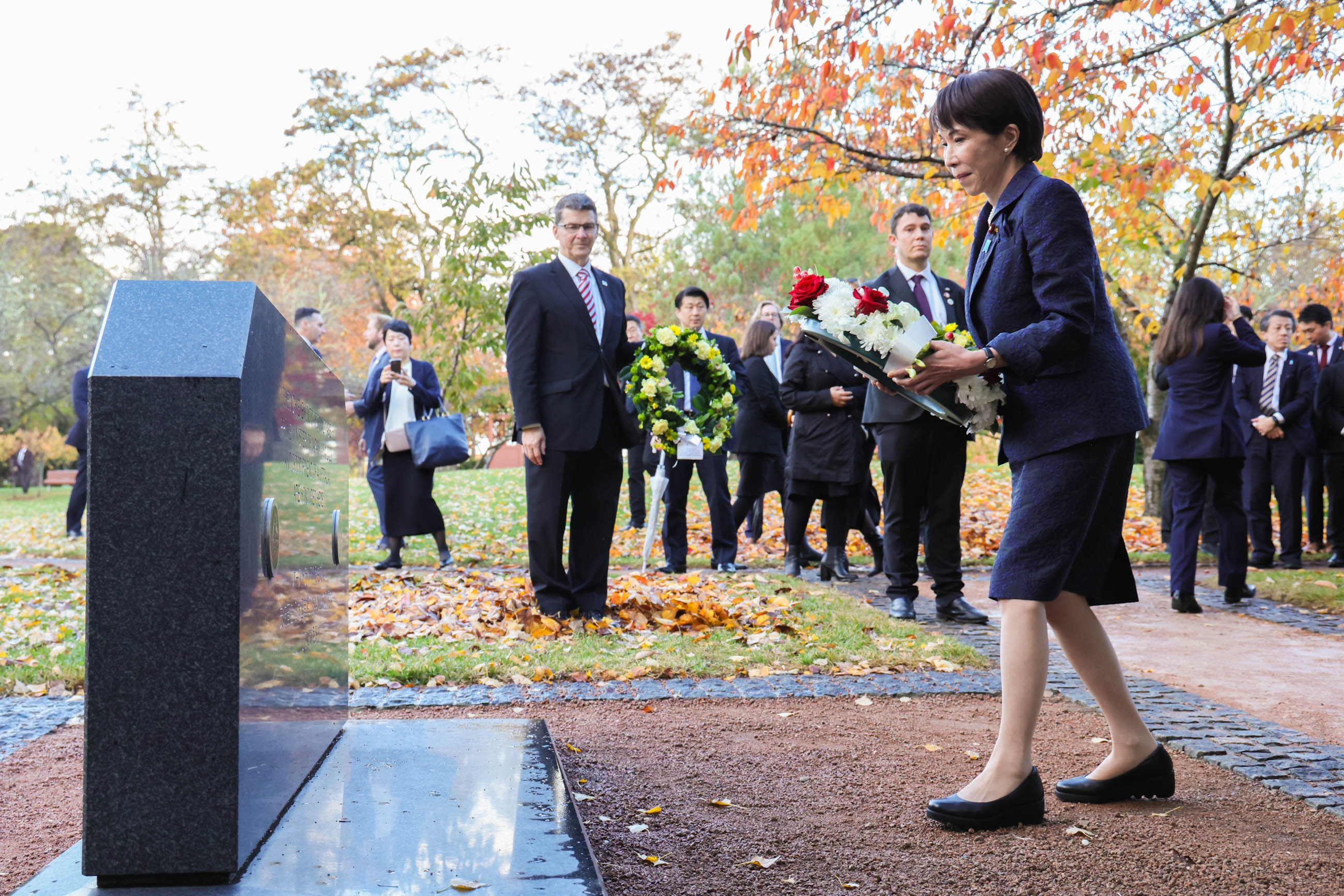Prime Minister Takaichi offering flowers at the memorial for the late Mr. ABE Shinzo, former Prime Minister of Japan (5)