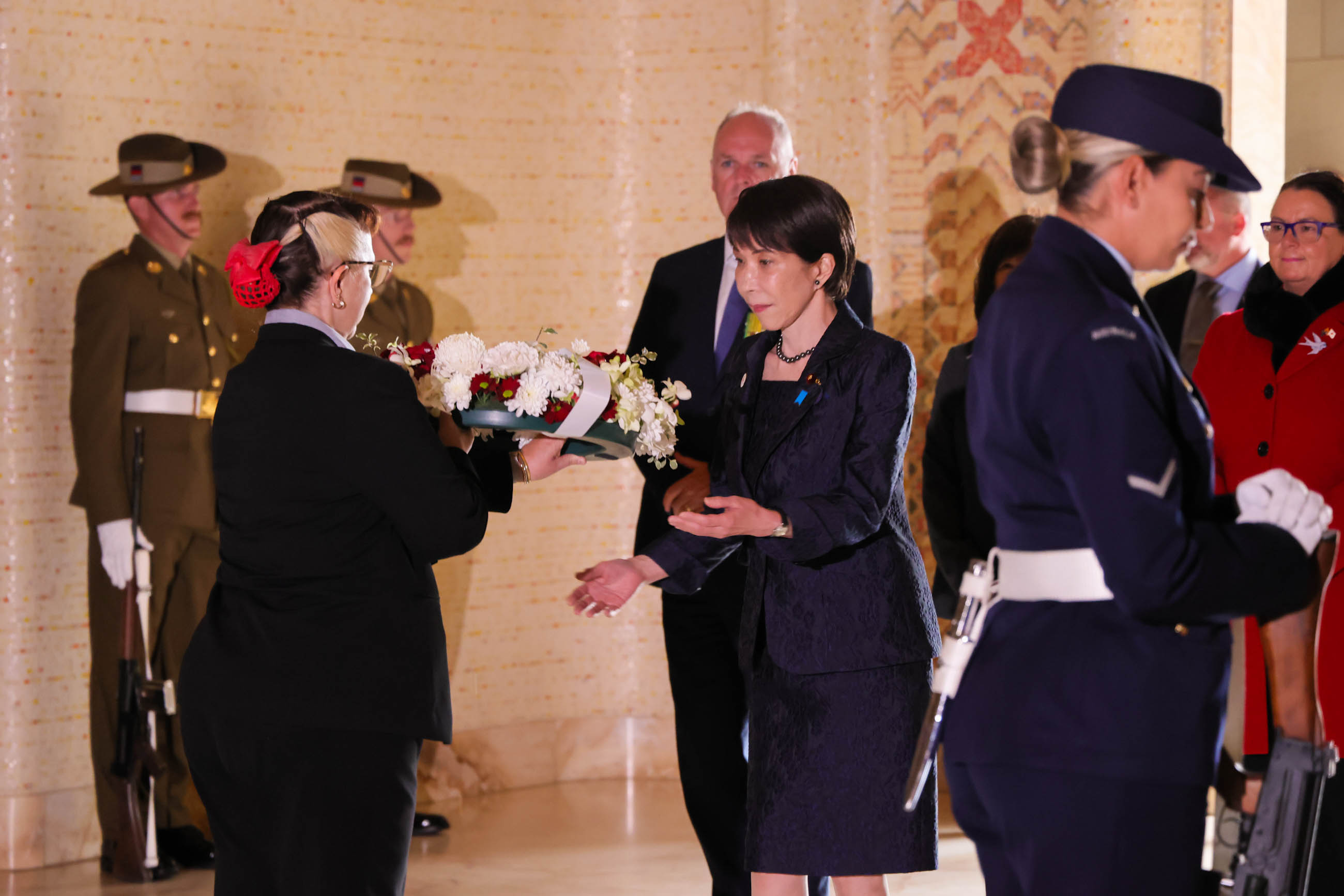 Prime Minister Takaichi laying a wreath at the Australian War Memorial (2)