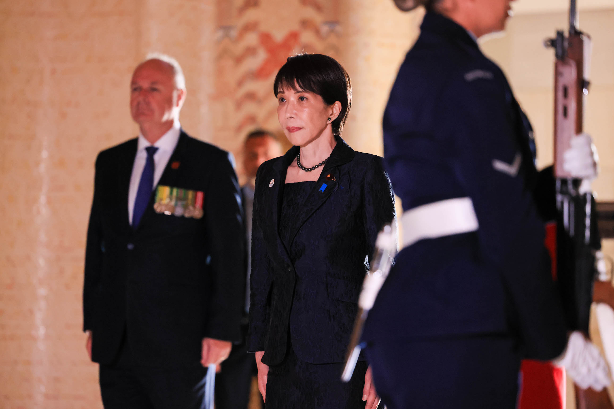 Prime Minister Takaichi laying a wreath at the Australian War Memorial (5)