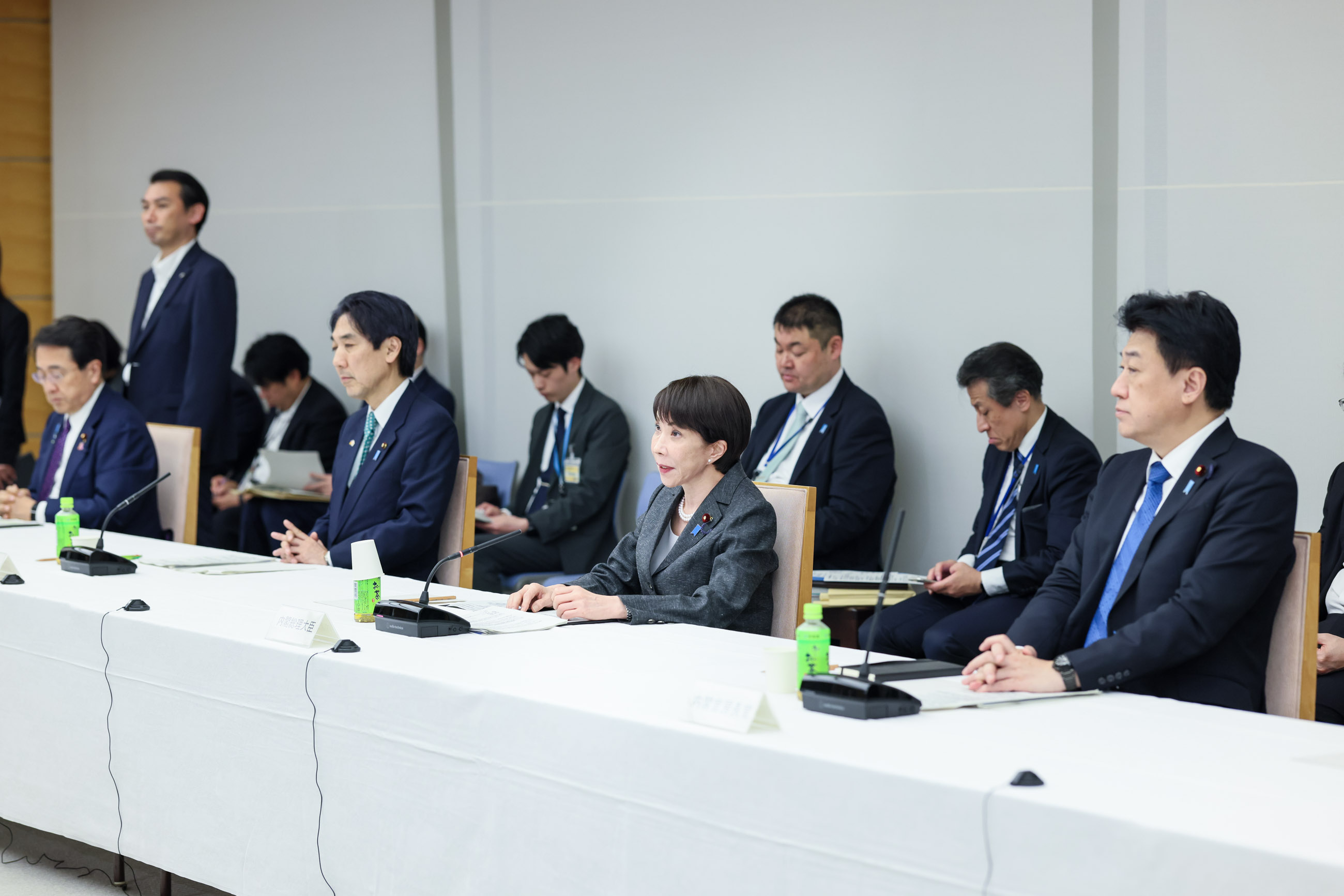 Prime Minister Takaichi wrapping up the meeting (1)