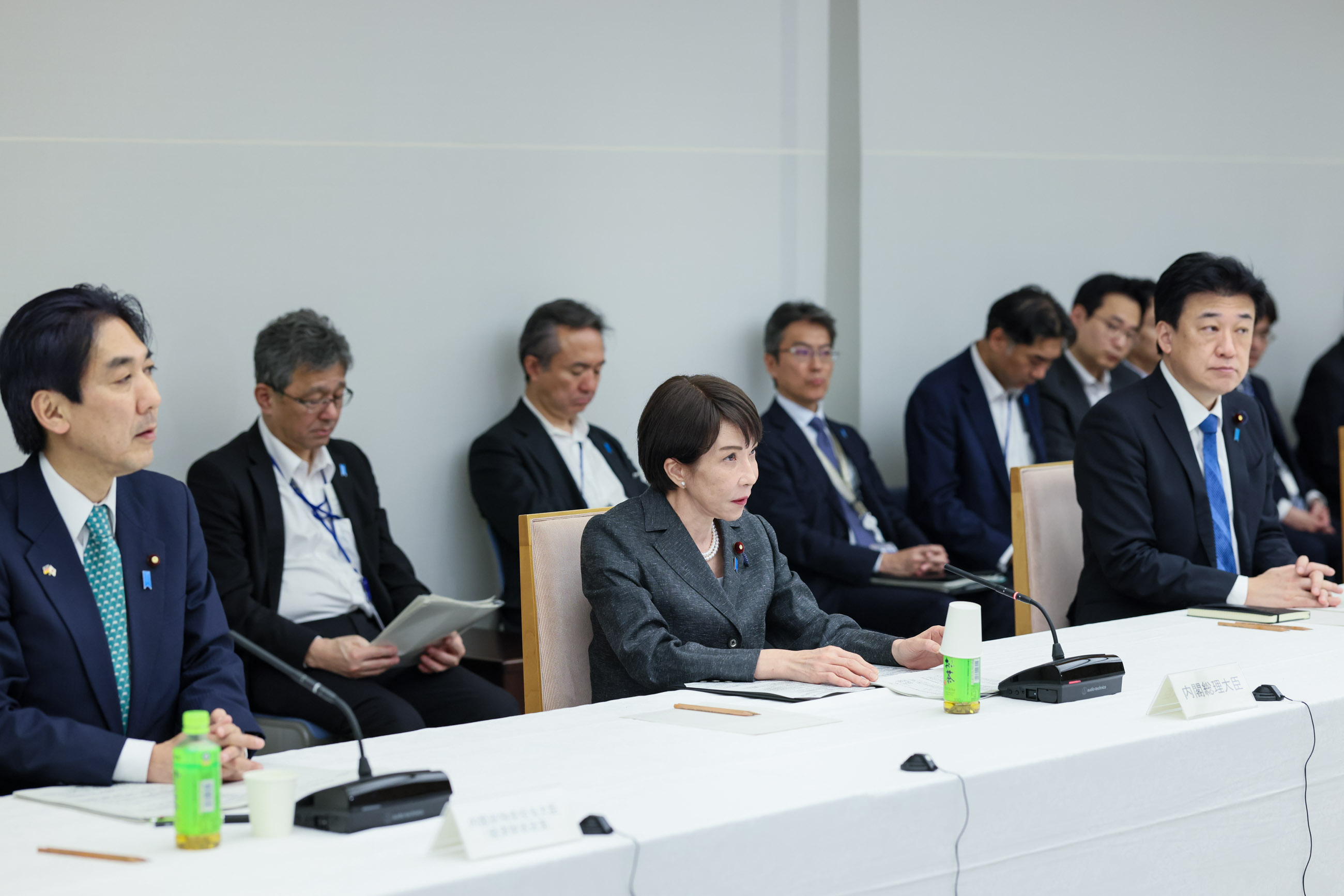Prime Minister Takaichi wrapping up the meeting (5)
