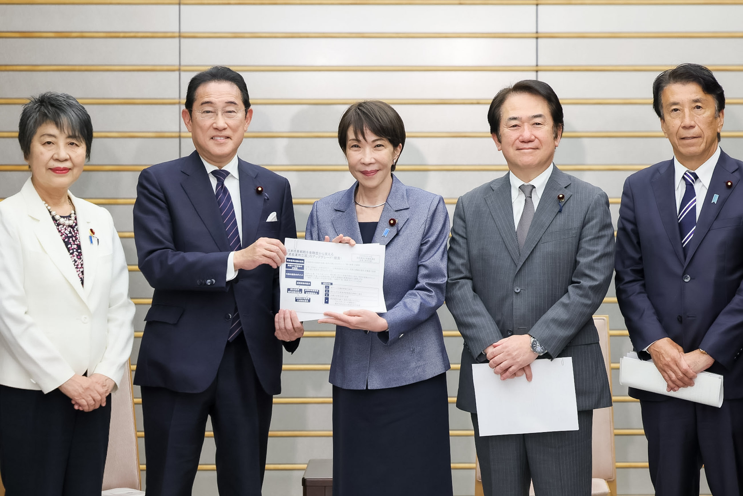 Prime Minister Takaichi receiving a proposal (1)