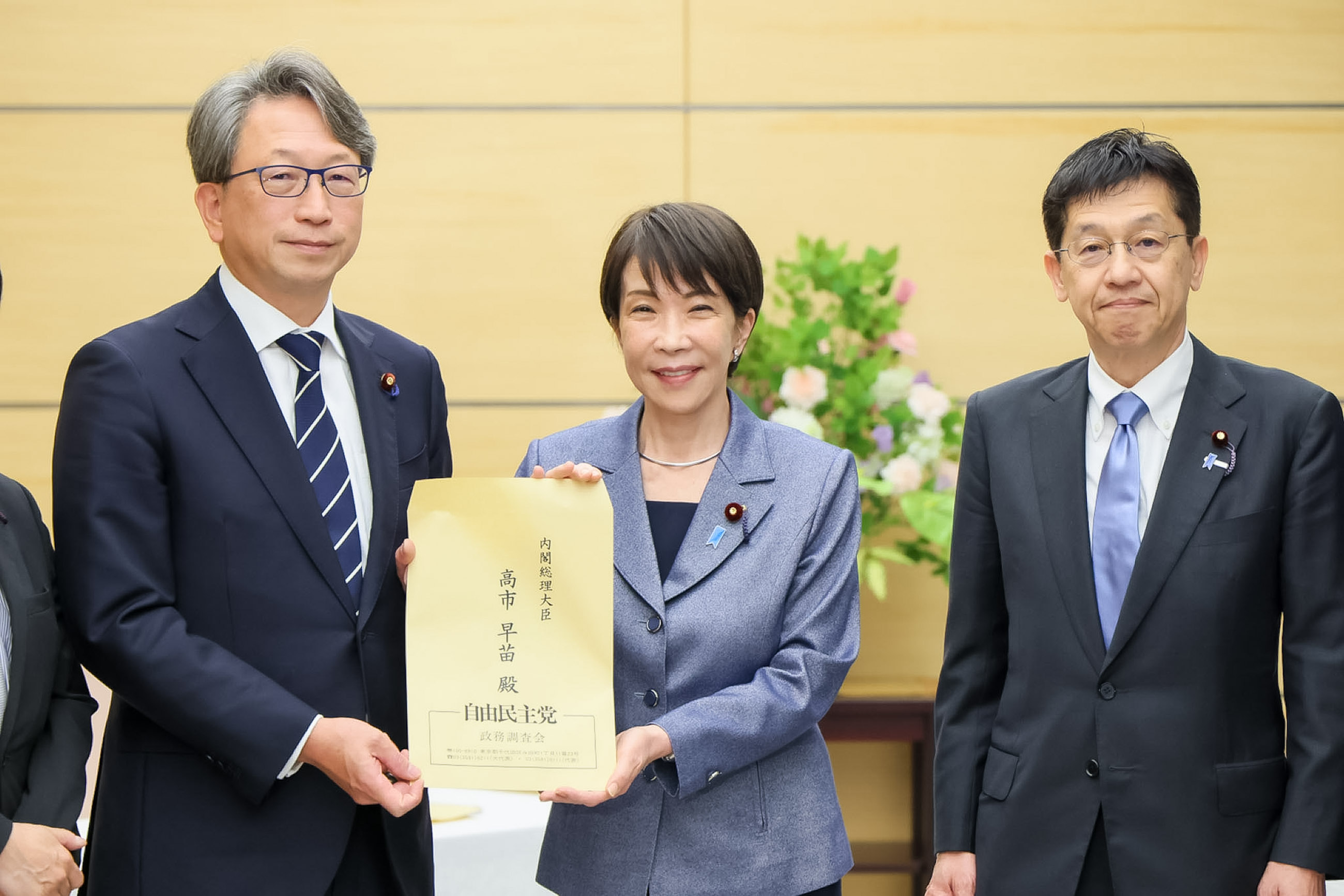 Prime Minister Takaichi receiving a proposal (1)