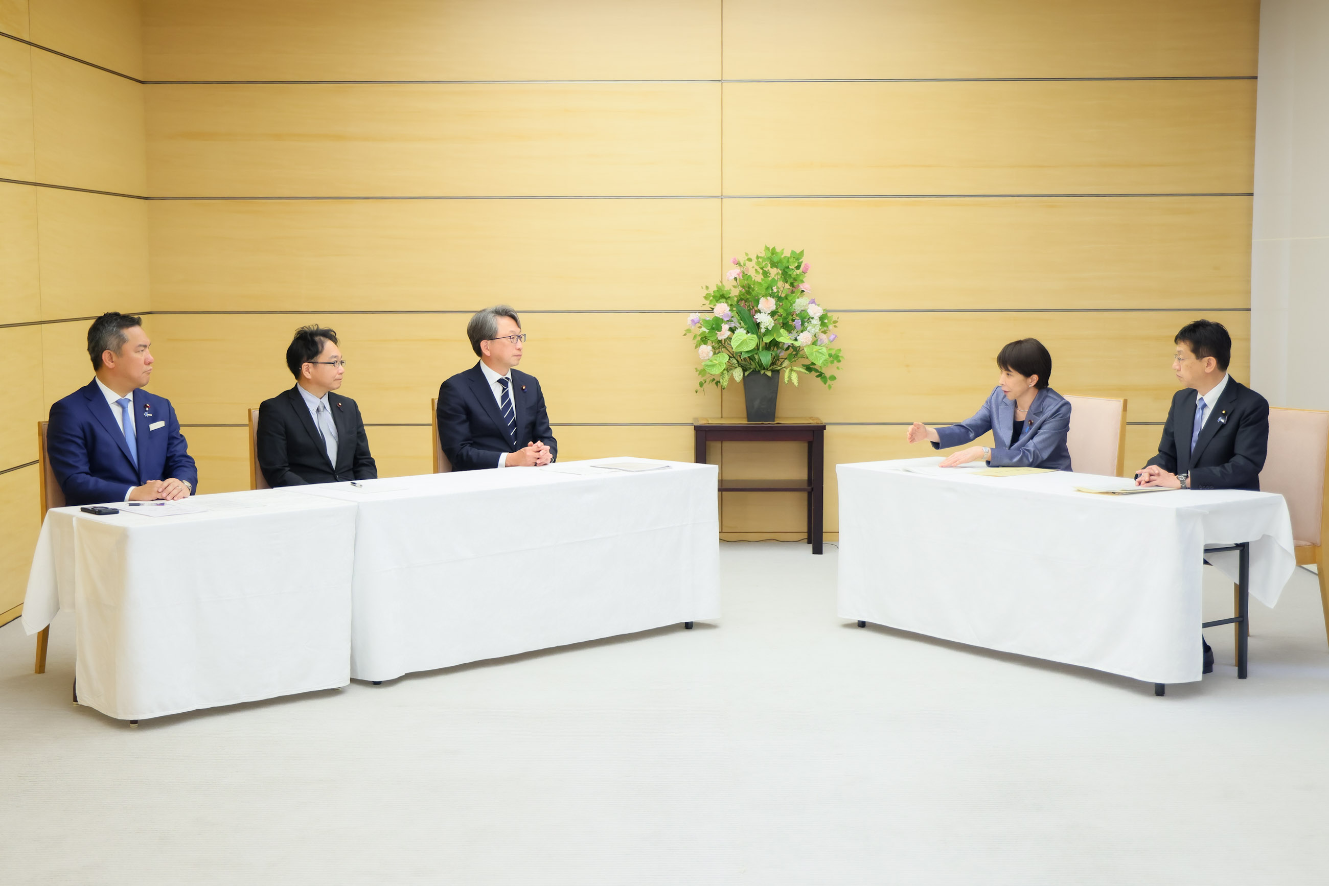 Prime Minister Takaichi receiving a proposal (3)