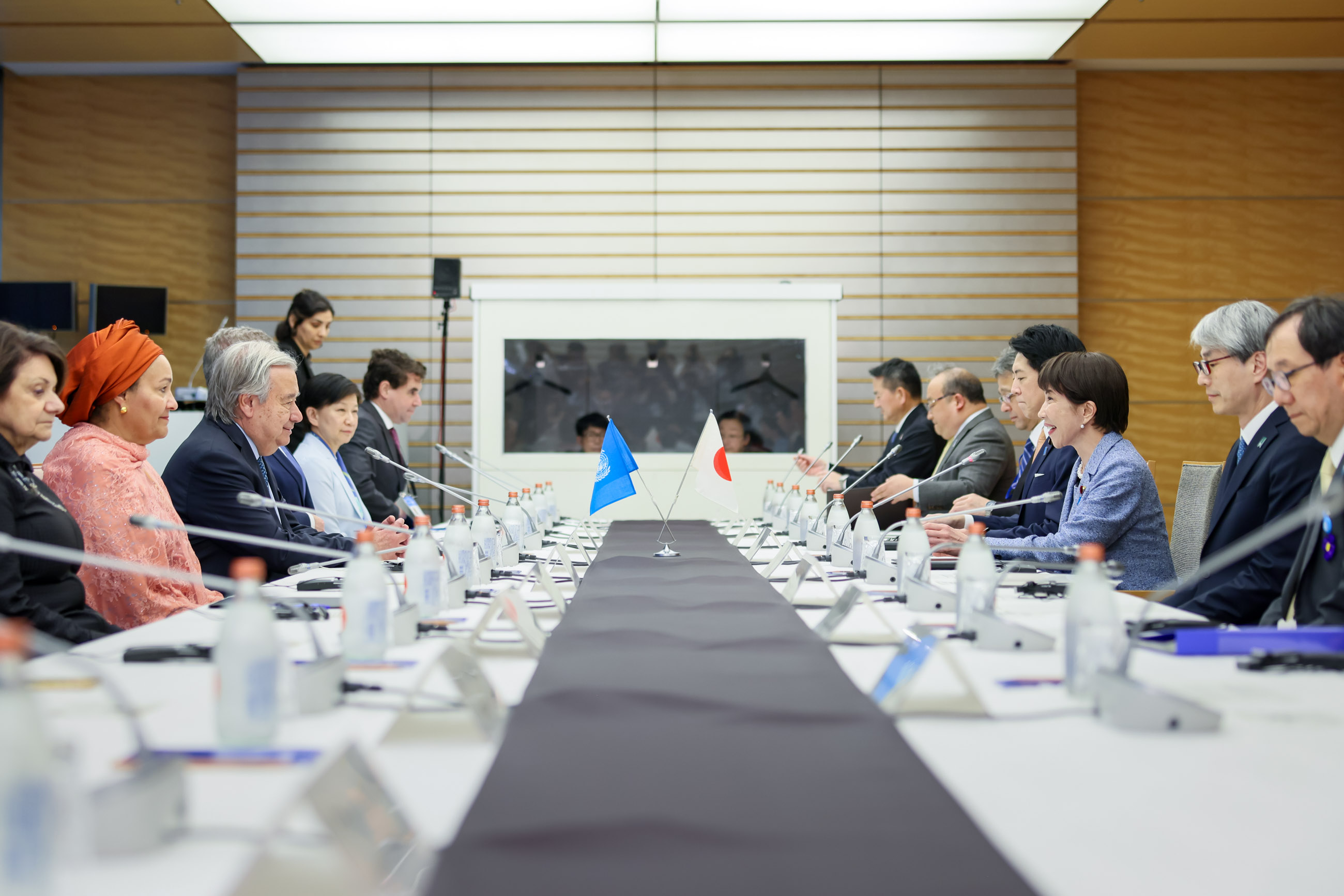 Prime Minister Takaichi holding a meeting with United Nations Secretary-General Guterres (2)
