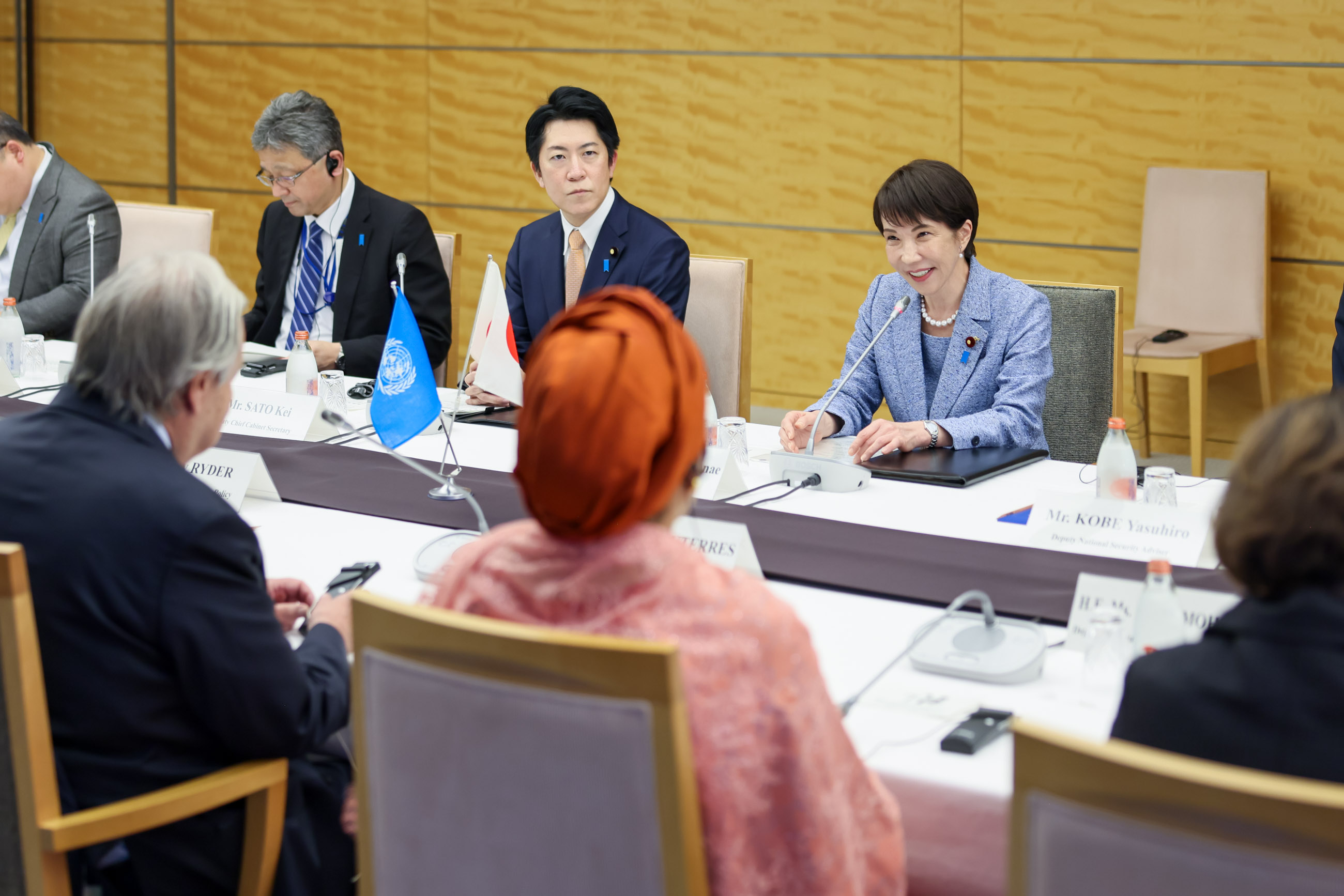 Prime Minister Takaichi holding a meeting with United Nations Secretary-General Guterres (3)