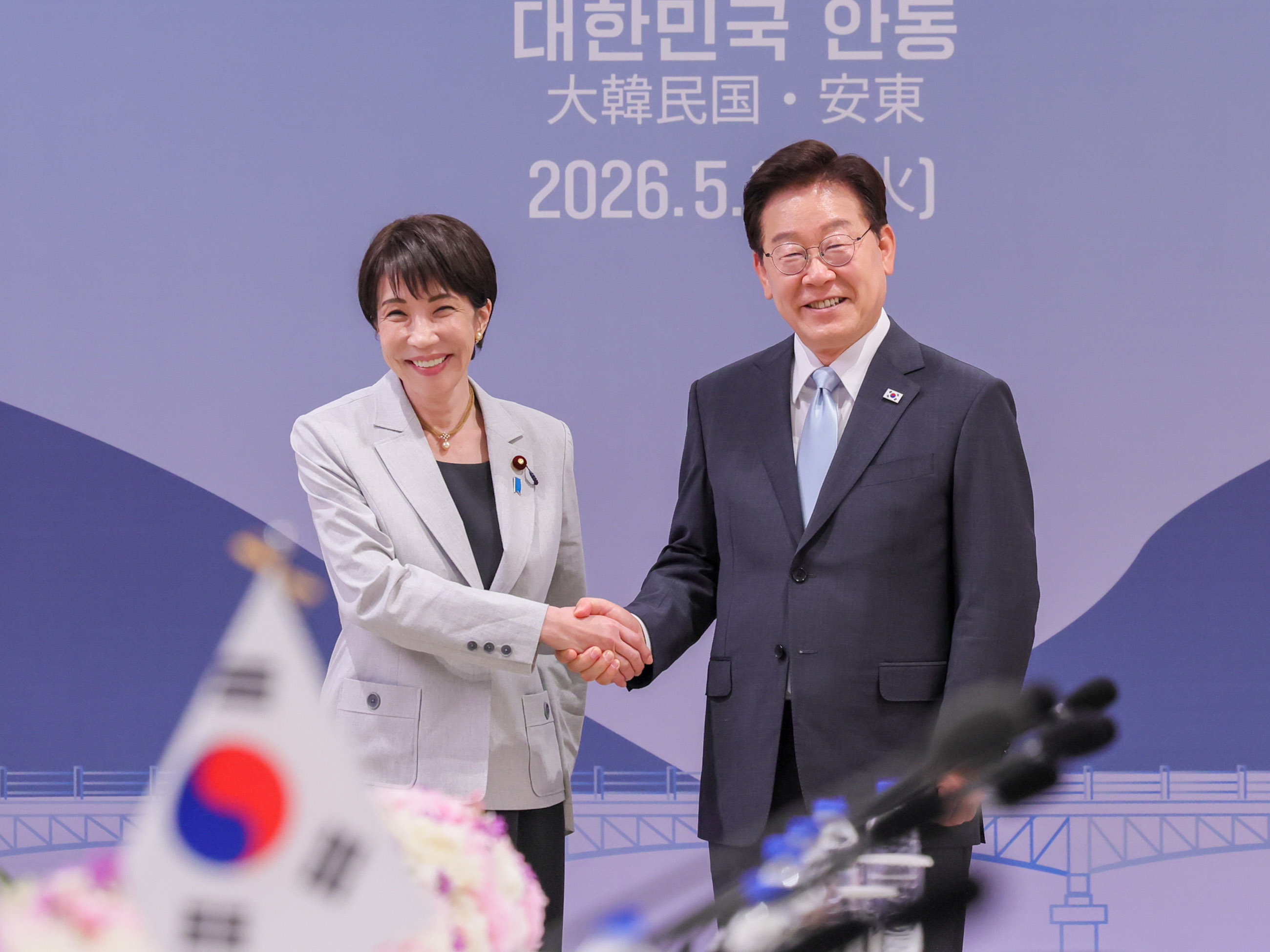 Japan-ROK Summit Meeting (Plenary Meeting) (5)