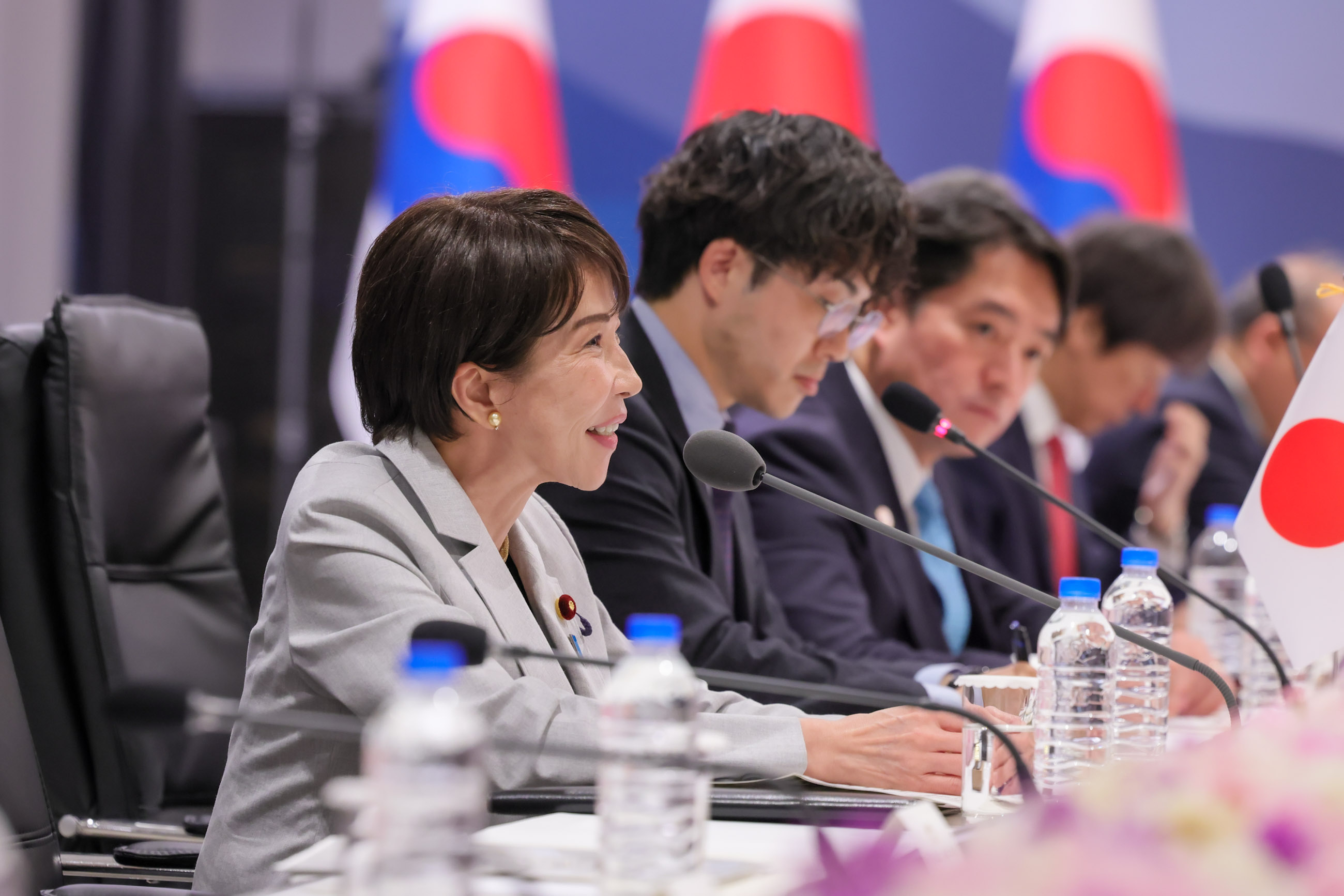Japan-ROK Summit Meeting (Plenary Meeting) (9)