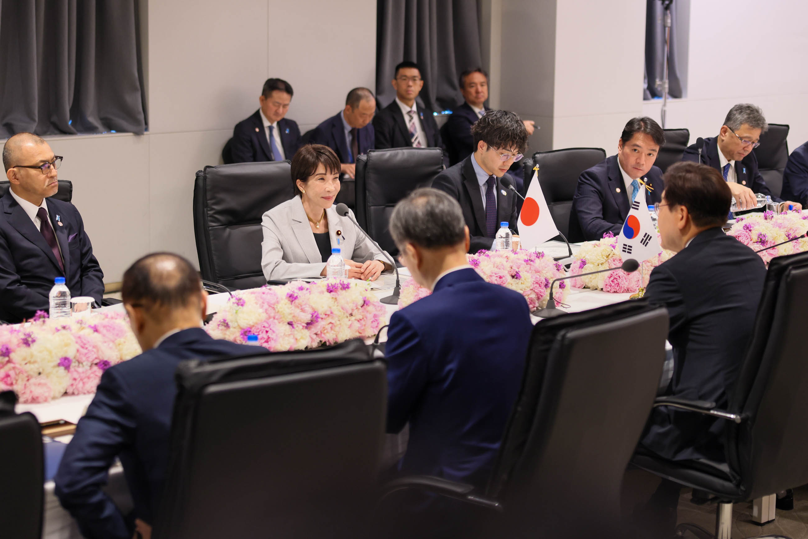 Japan-ROK Summit Meeting (Plenary Meeting) (11)