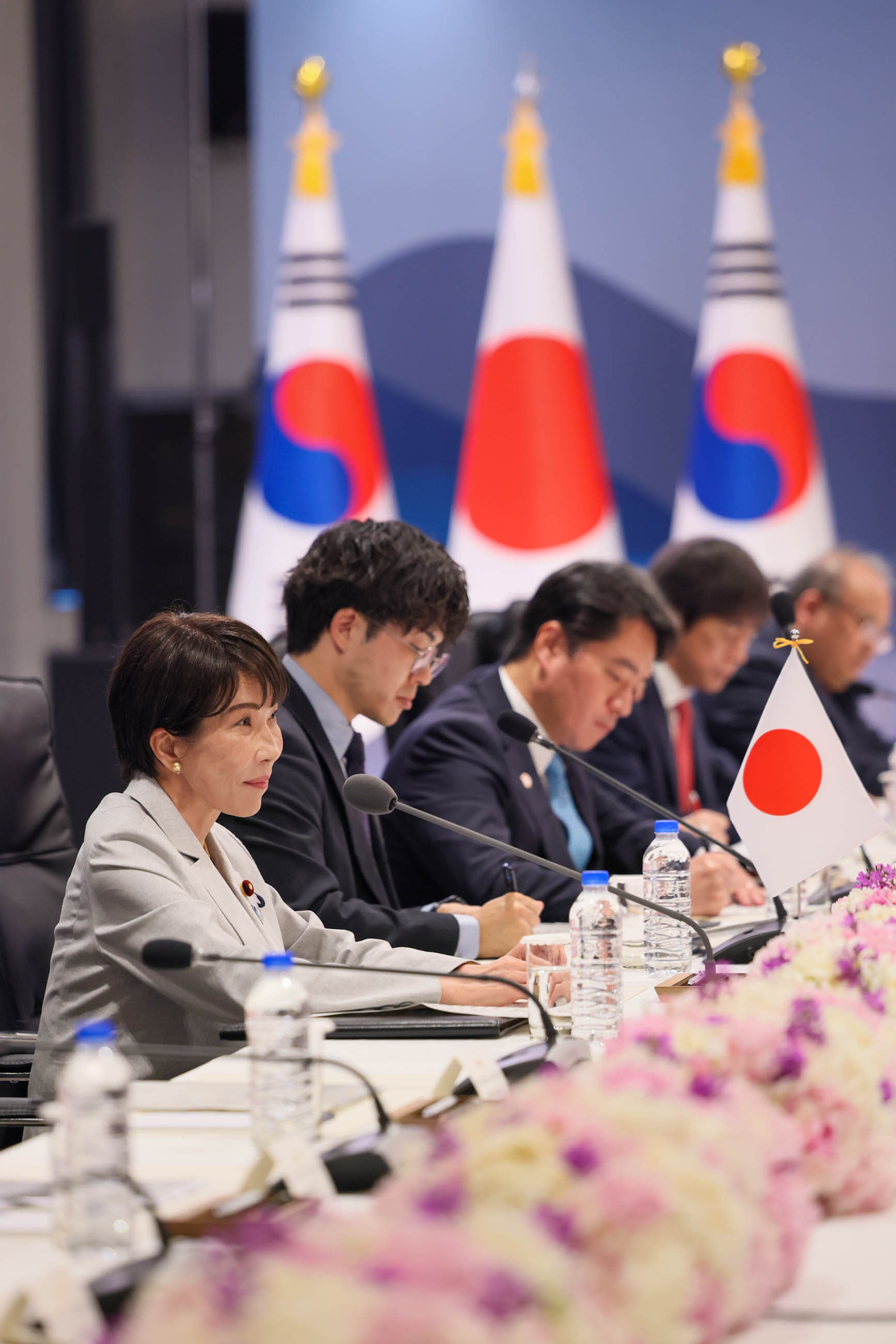 Japan-ROK Summit Meeting (Plenary Meeting) (12)