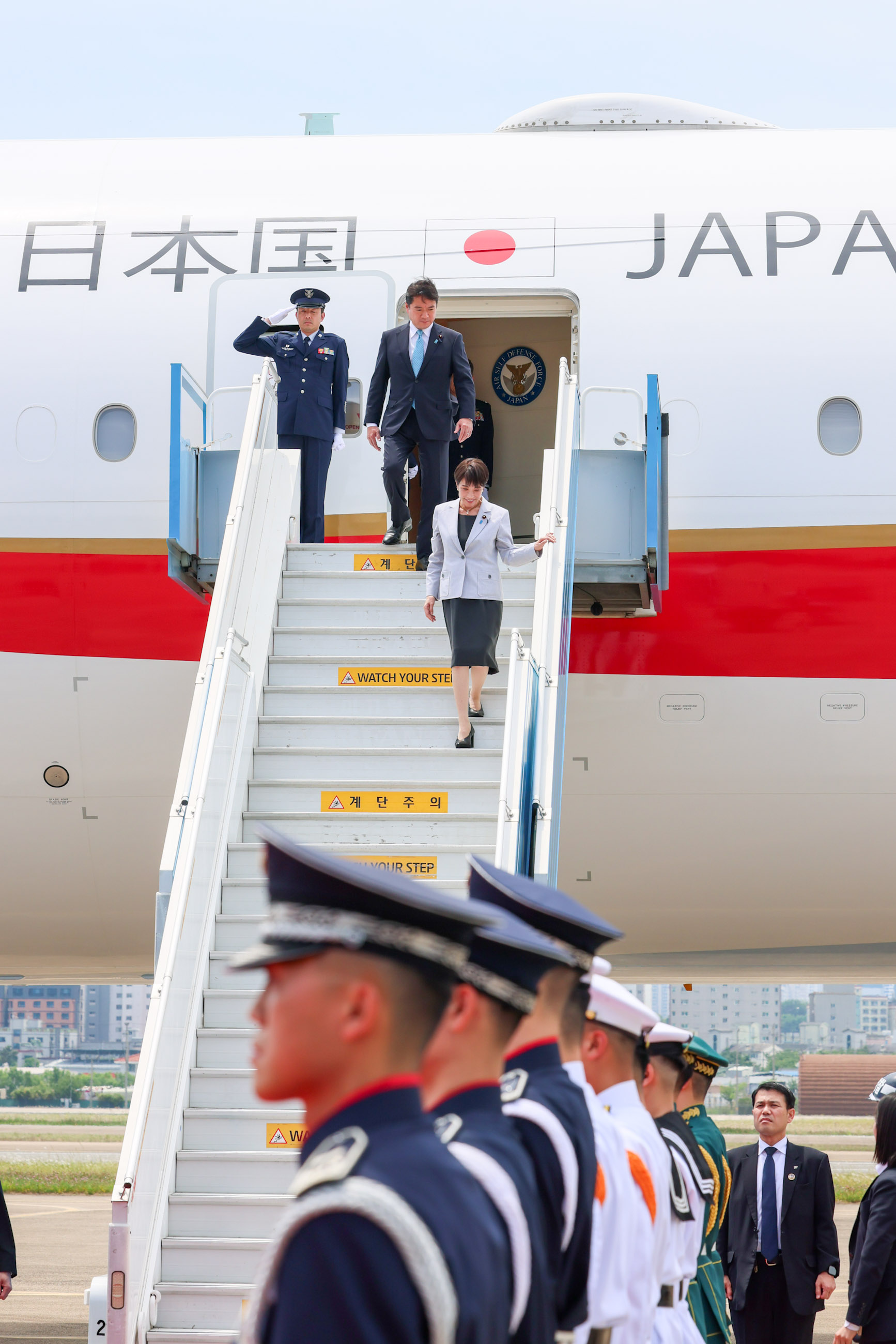 Prime Minister Takaichi arriving in the ROK (1)